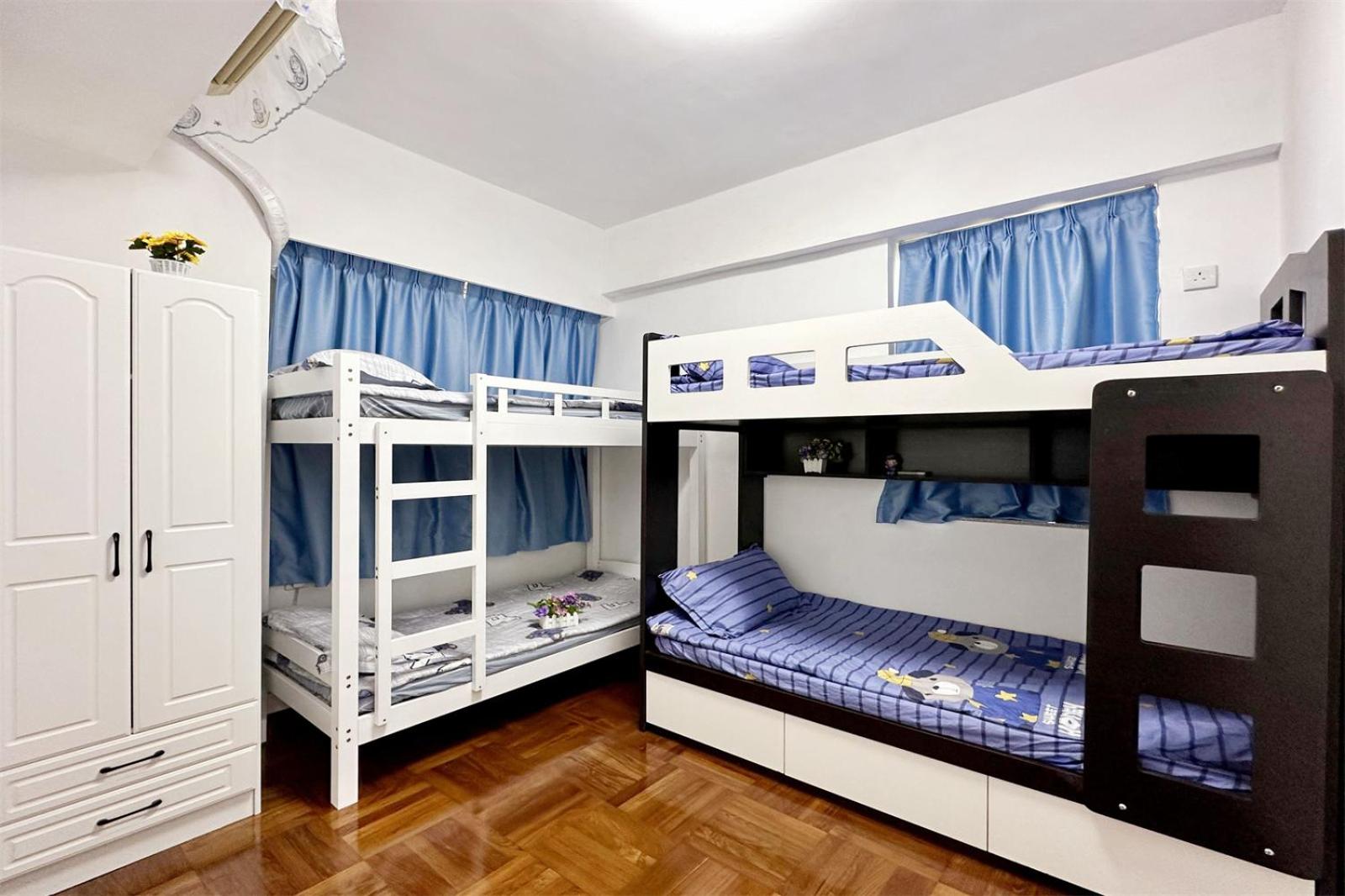Fantastic Queen beds, 4Rms beside MTR grand 14ppls 2 bathrm