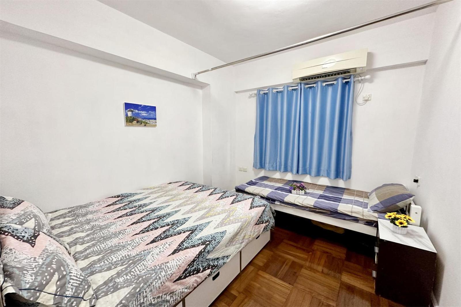 Fantastic Queen beds, 4Rms beside MTR grand 14ppls 2 bathrm