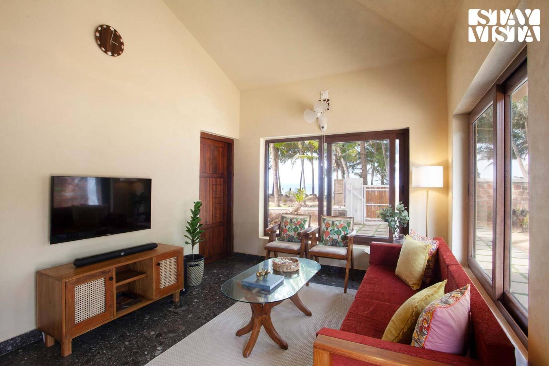 StayVista at Villa Marina - By the Sea with Lawn view 4