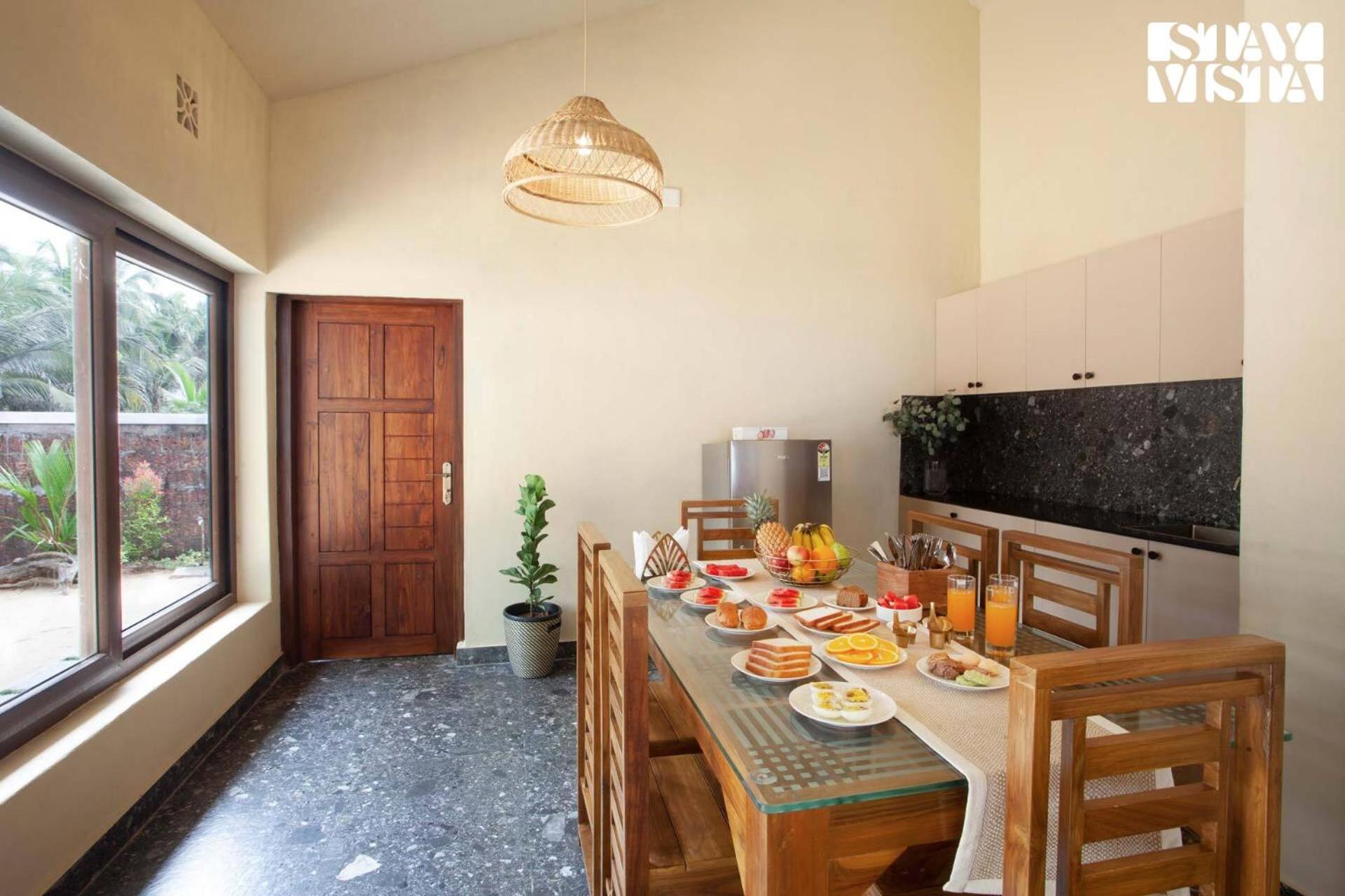 StayVista at Villa Marina - By the Sea with Lawn view 3