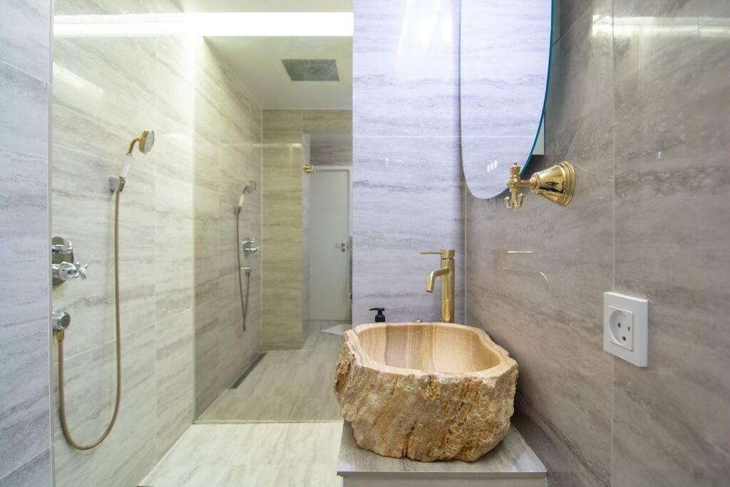 Extravagant-2 bedrooms-Bronze