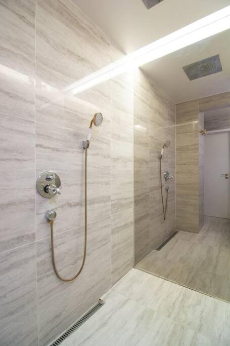 Extravagant-2 bedrooms-Bronze