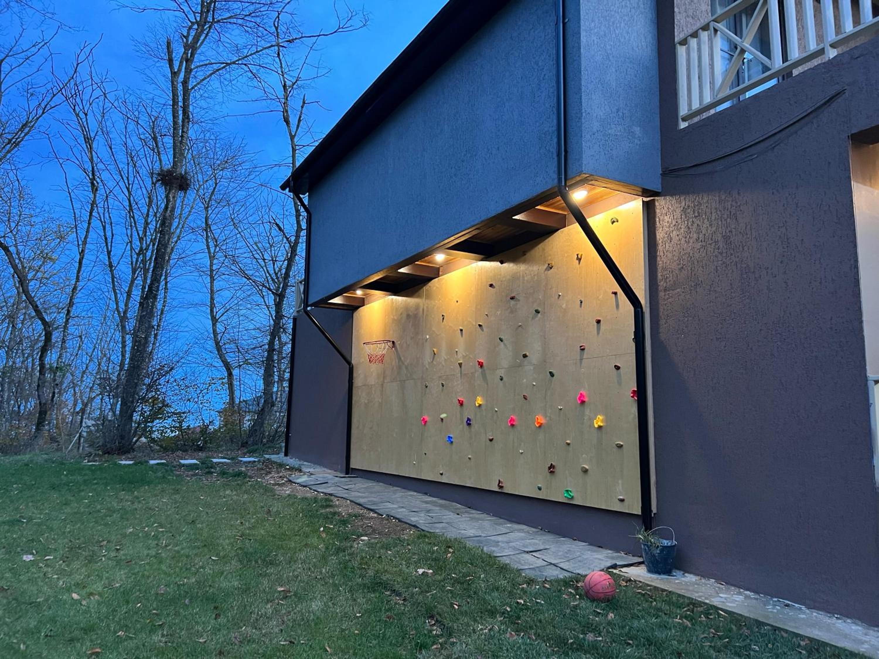 CHALET WOODS GUSAR