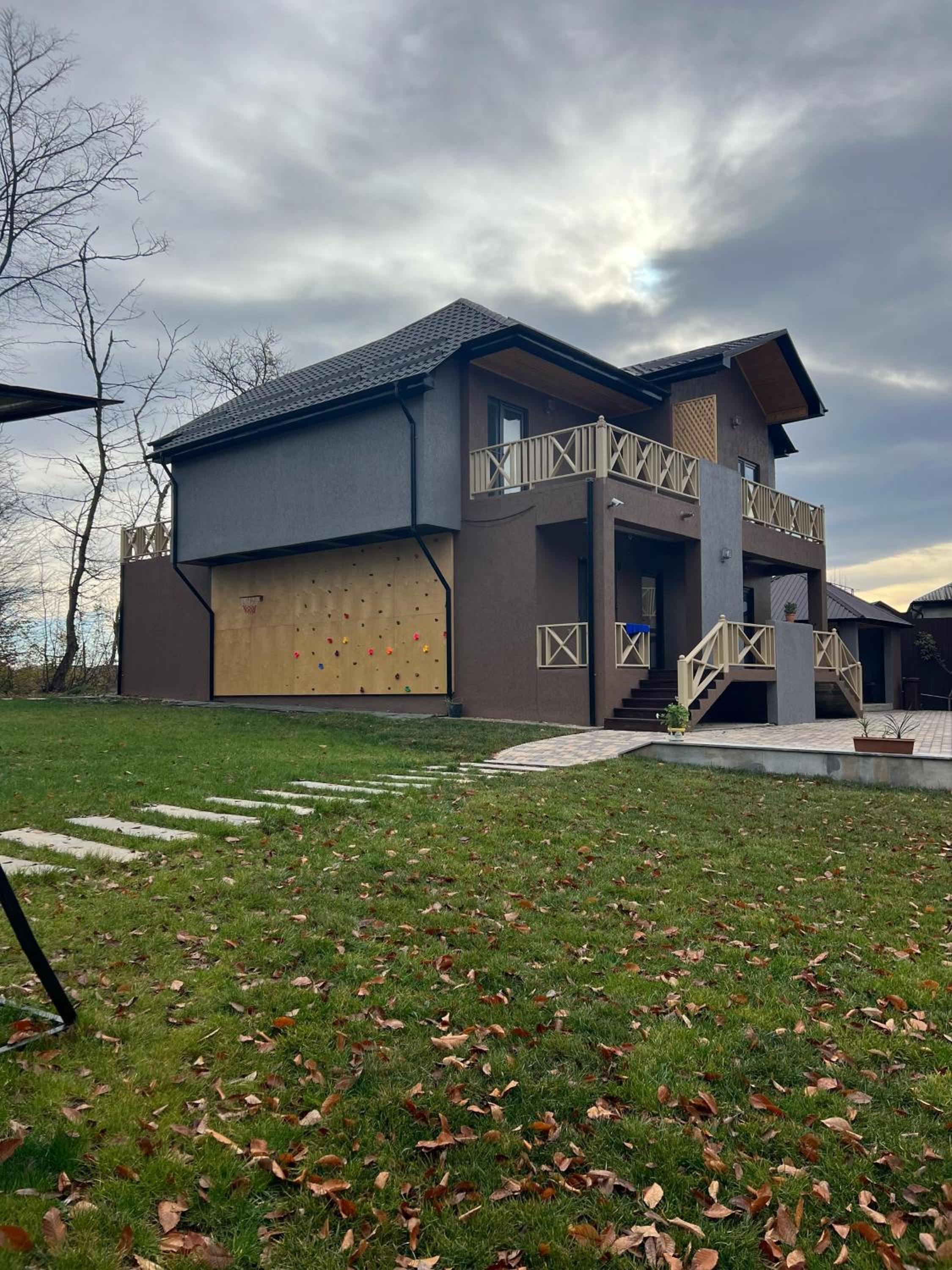 CHALET WOODS GUSAR