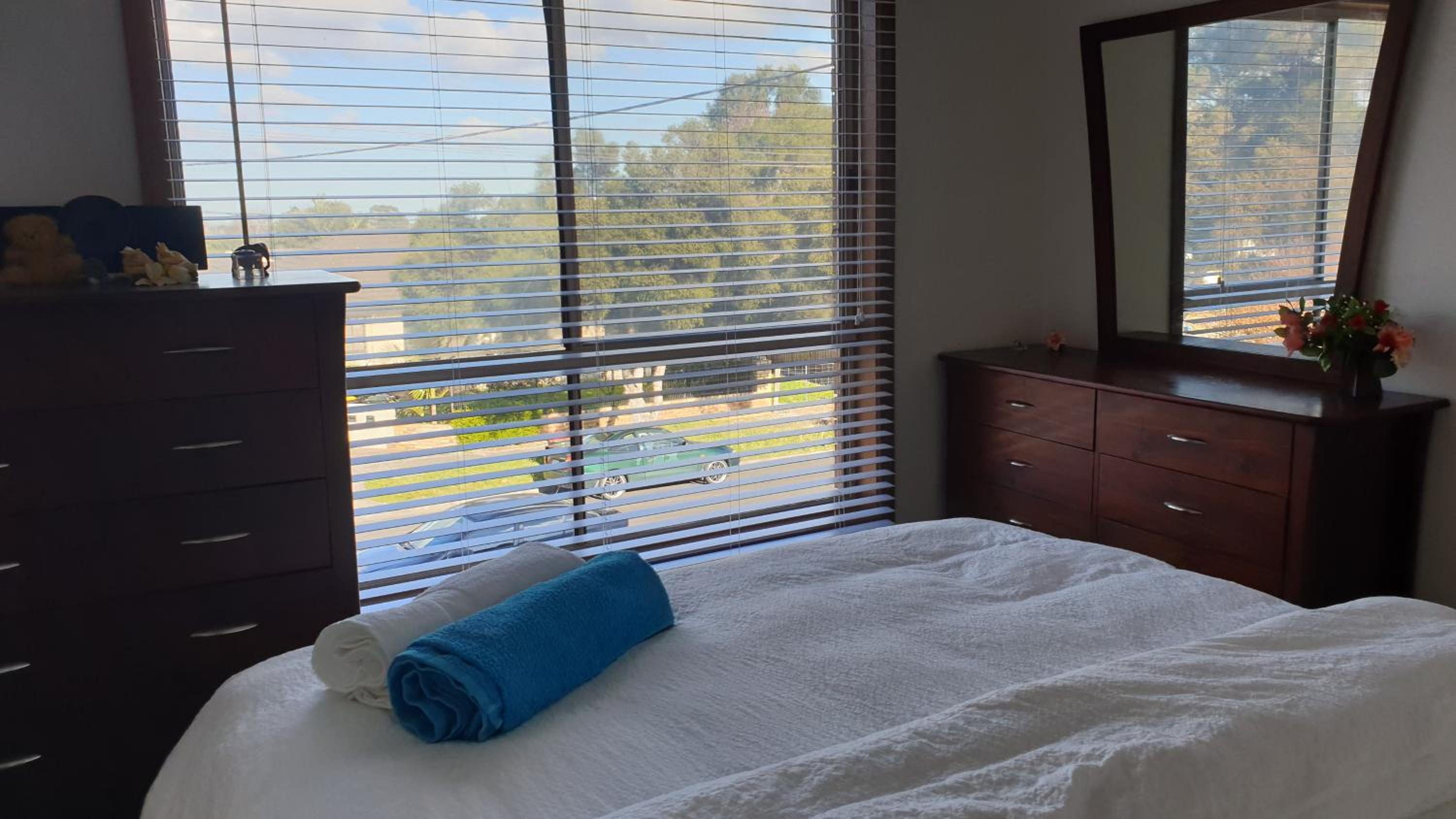 Clayton Living Town House at Monash Doorstep
