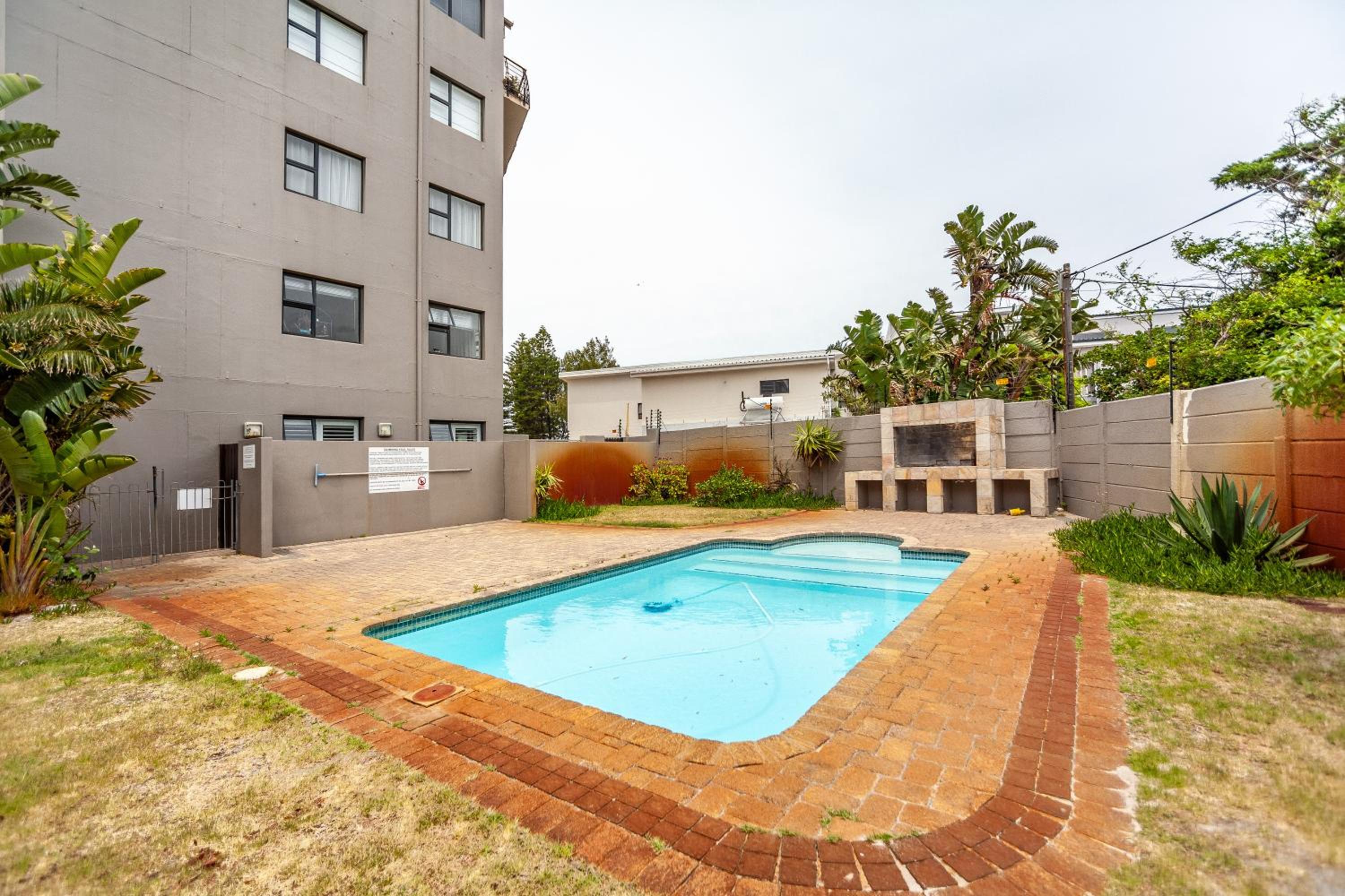 Beachfront 3rd floor 2 bedroom w communal swimming pool- B16 Blouberg view 2