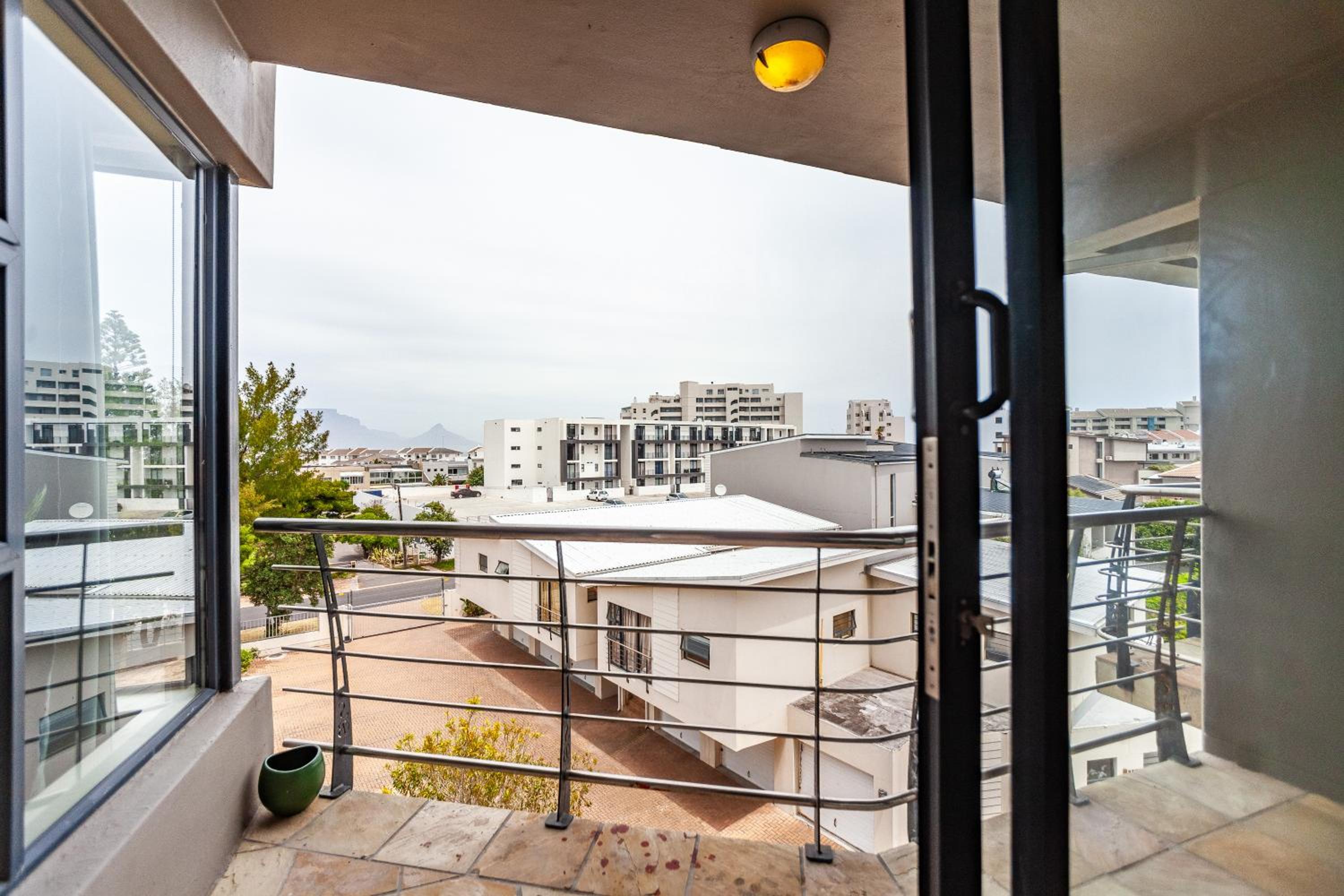 Beachfront 3rd floor 2 bedroom w communal swimming pool- B16 Blouberg view 3