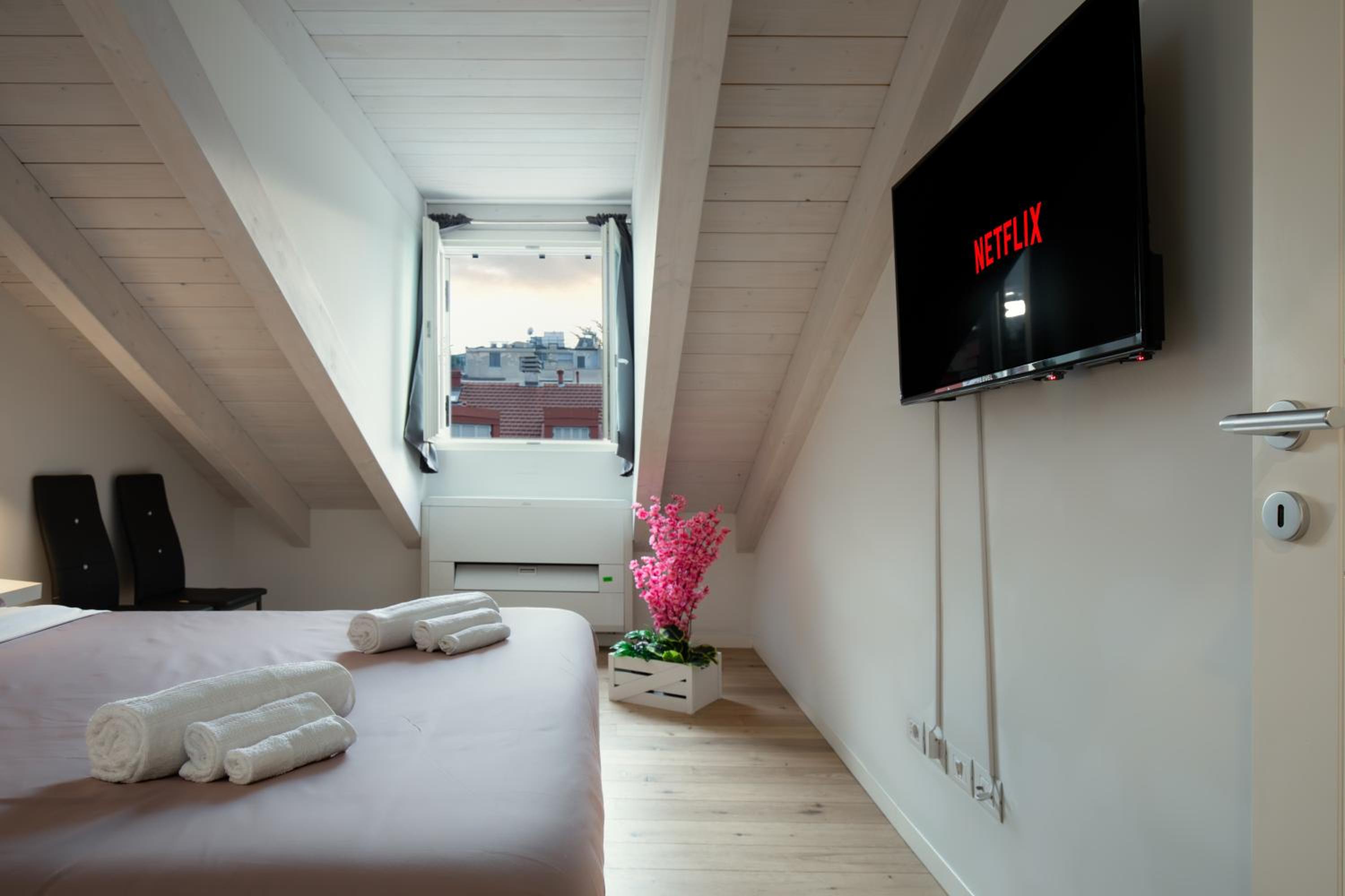 Milano Duomo-Central Station wifi-Netflix - subway 5 min - central area
