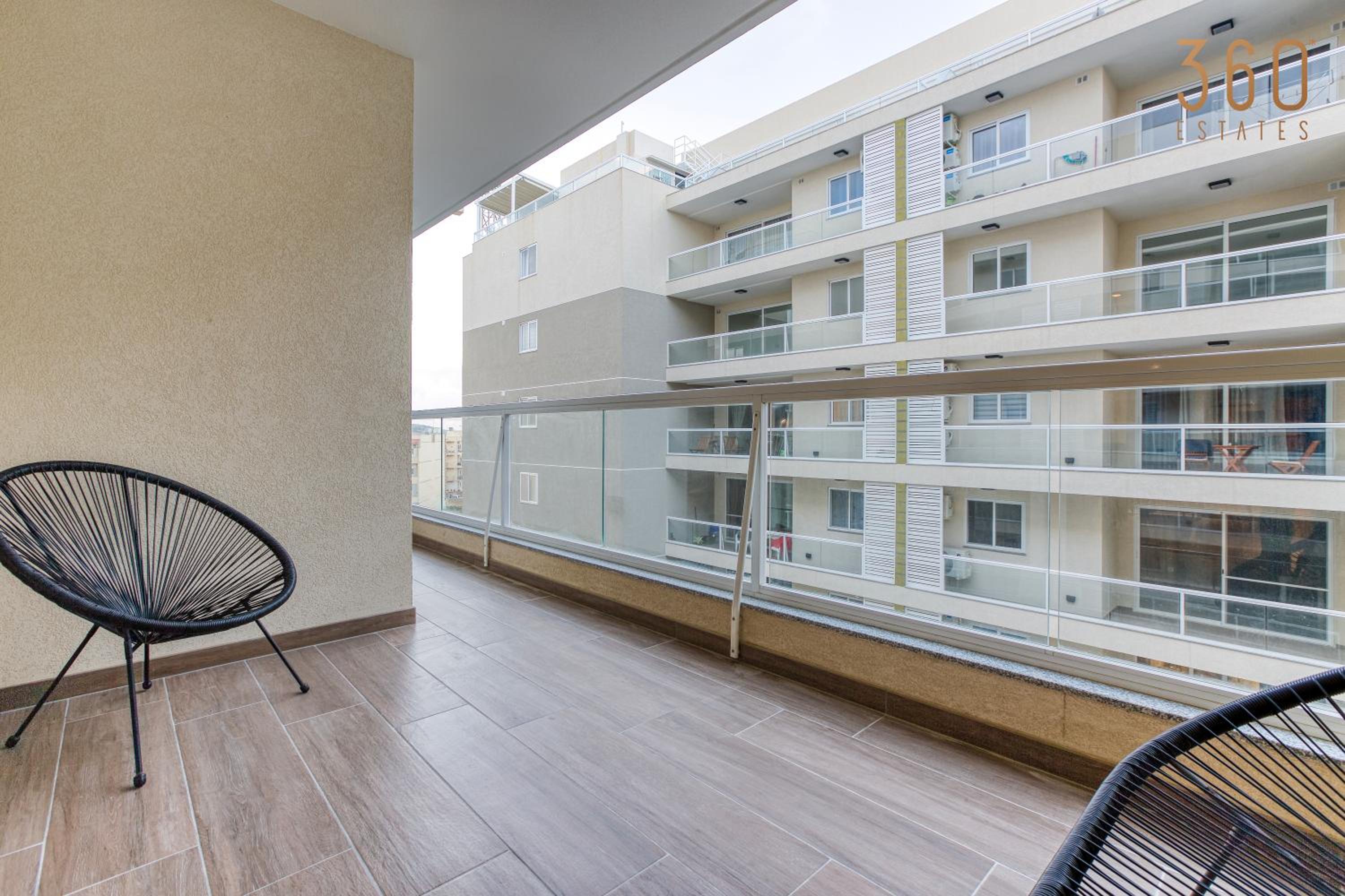 Modern 2BR Apt with Private Terrace & Sofa Bed by 360 Estates photo 3