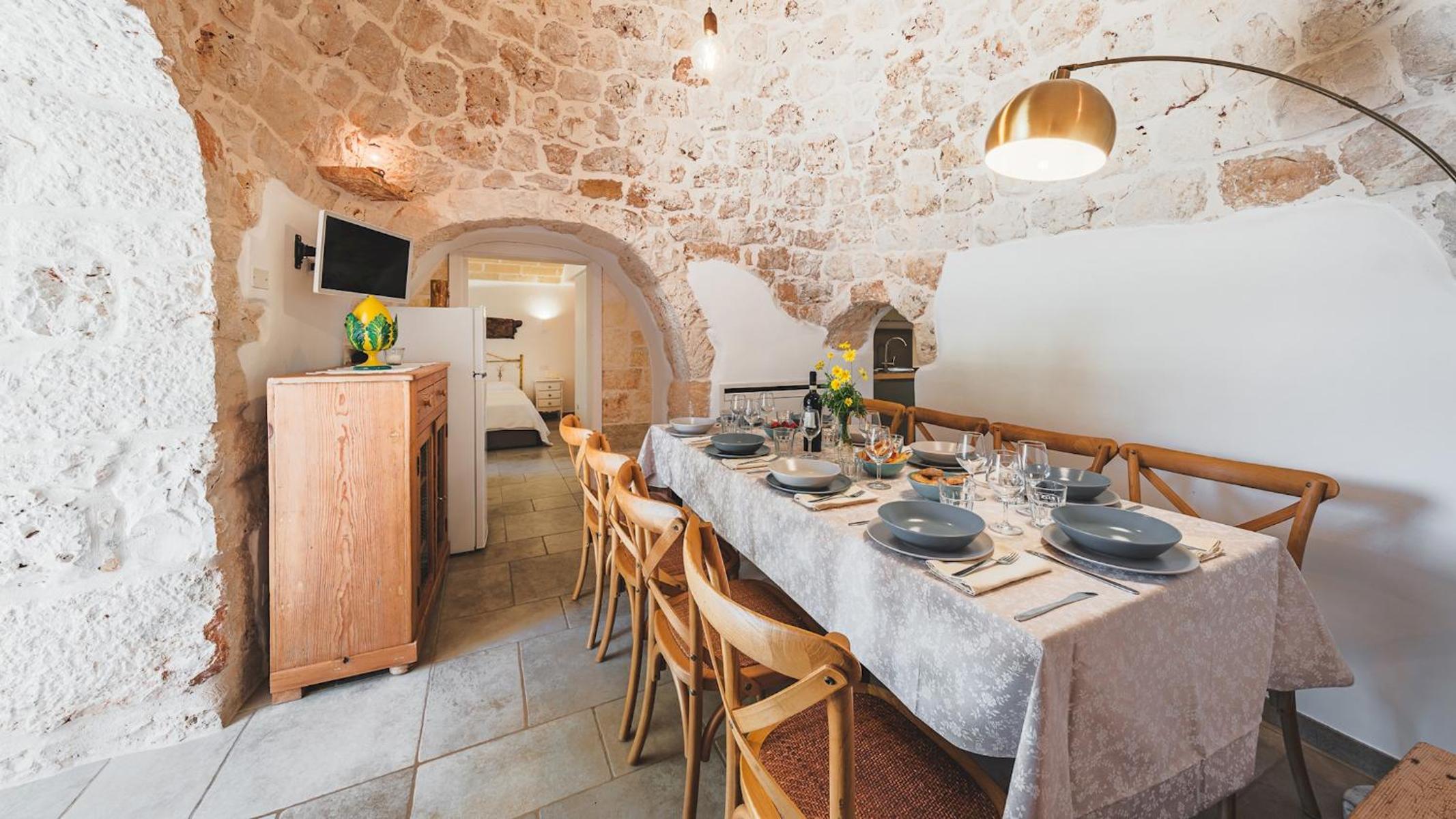 TRULLI BIANCAPETRA 8&2, Emma Villas