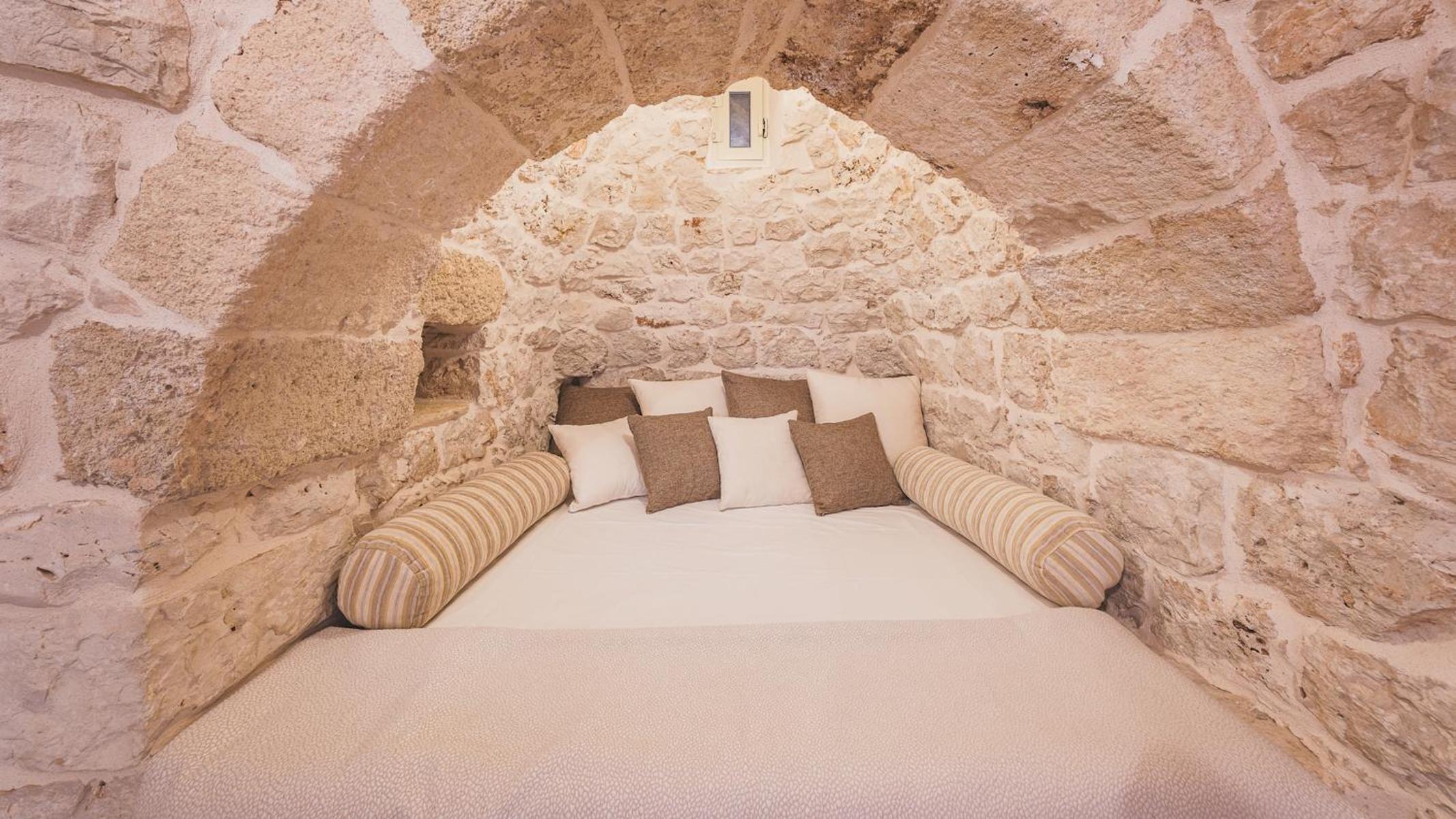 TRULLI BIANCAPETRA 8&2, Emma Villas