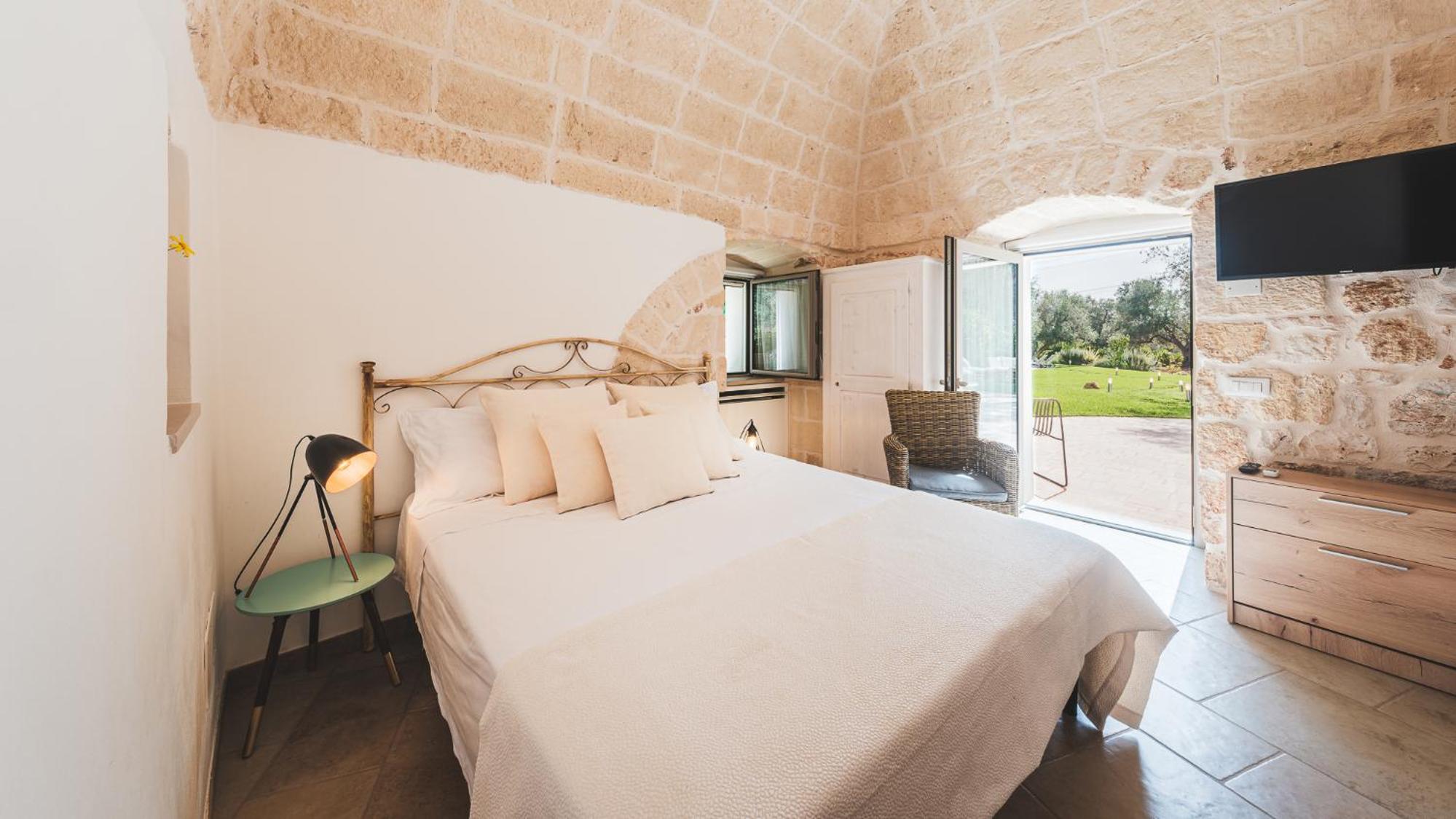 TRULLI BIANCAPETRA 8&2, Emma Villas