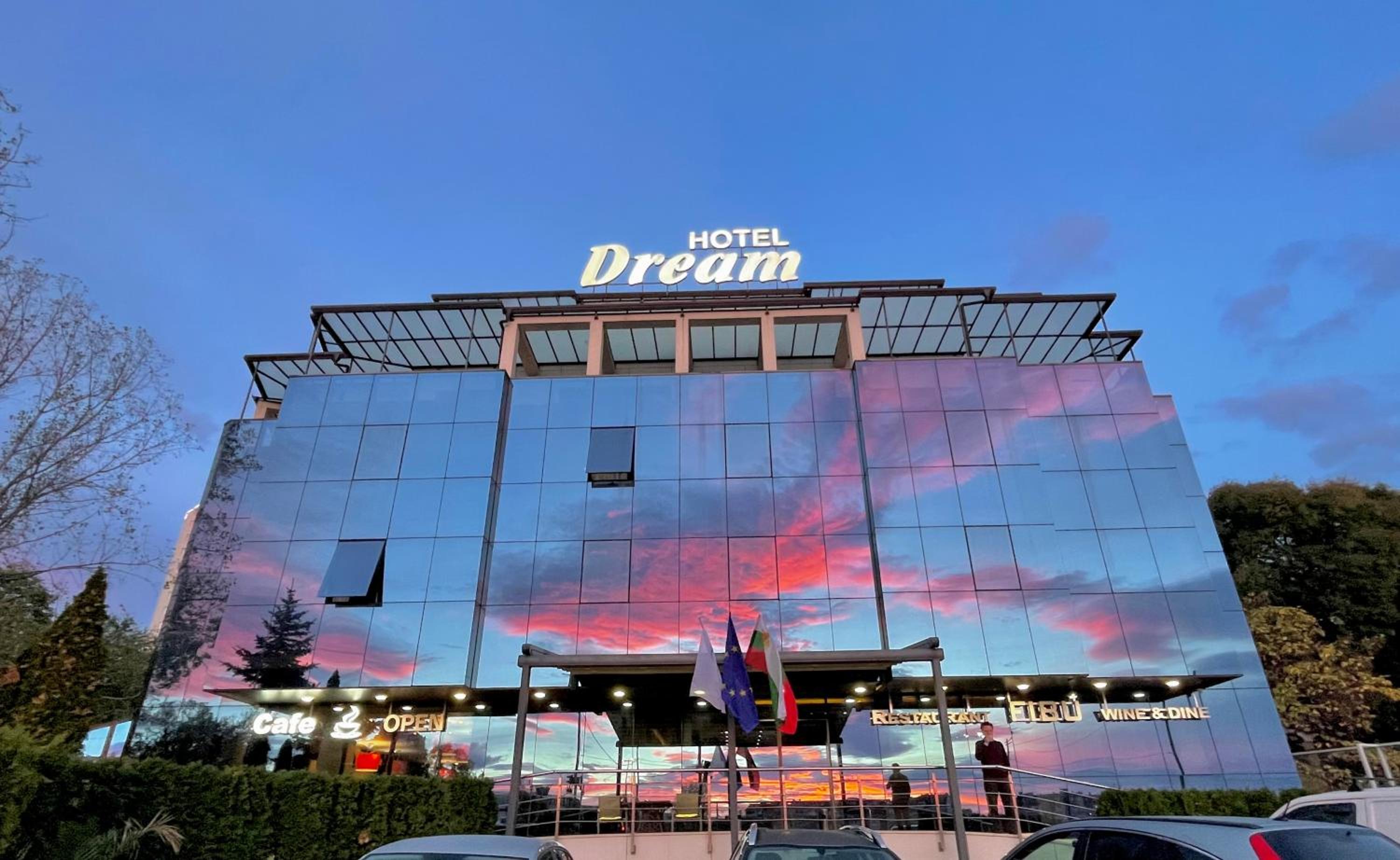 Hotel Dream - Image 1