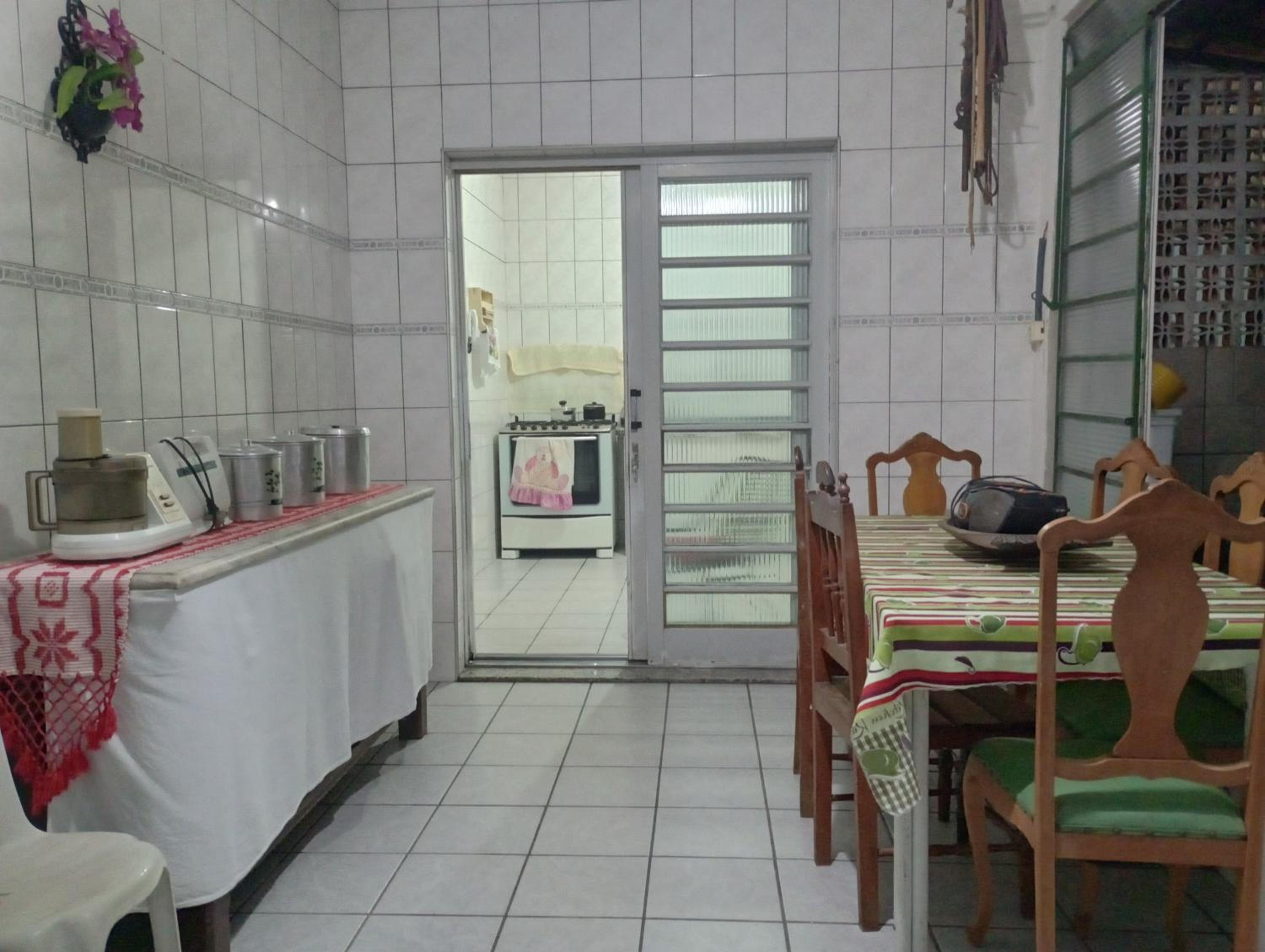 CASA com ACOMODAÇÃO para 6 PESSOAS