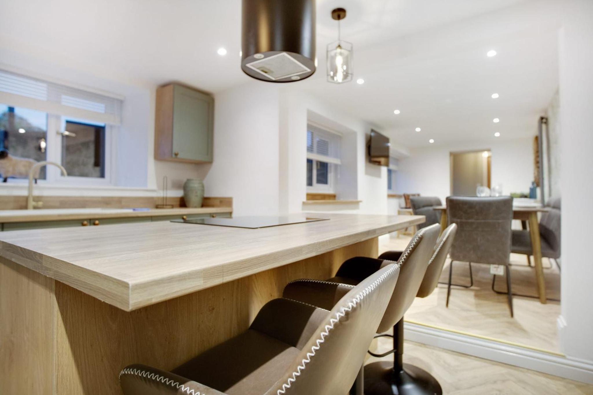NEW! Luxurious Cottage in Durham by Stay With Us, Ideal for Large Groups & Families, Hot Tub, Sleeps 10! view 2