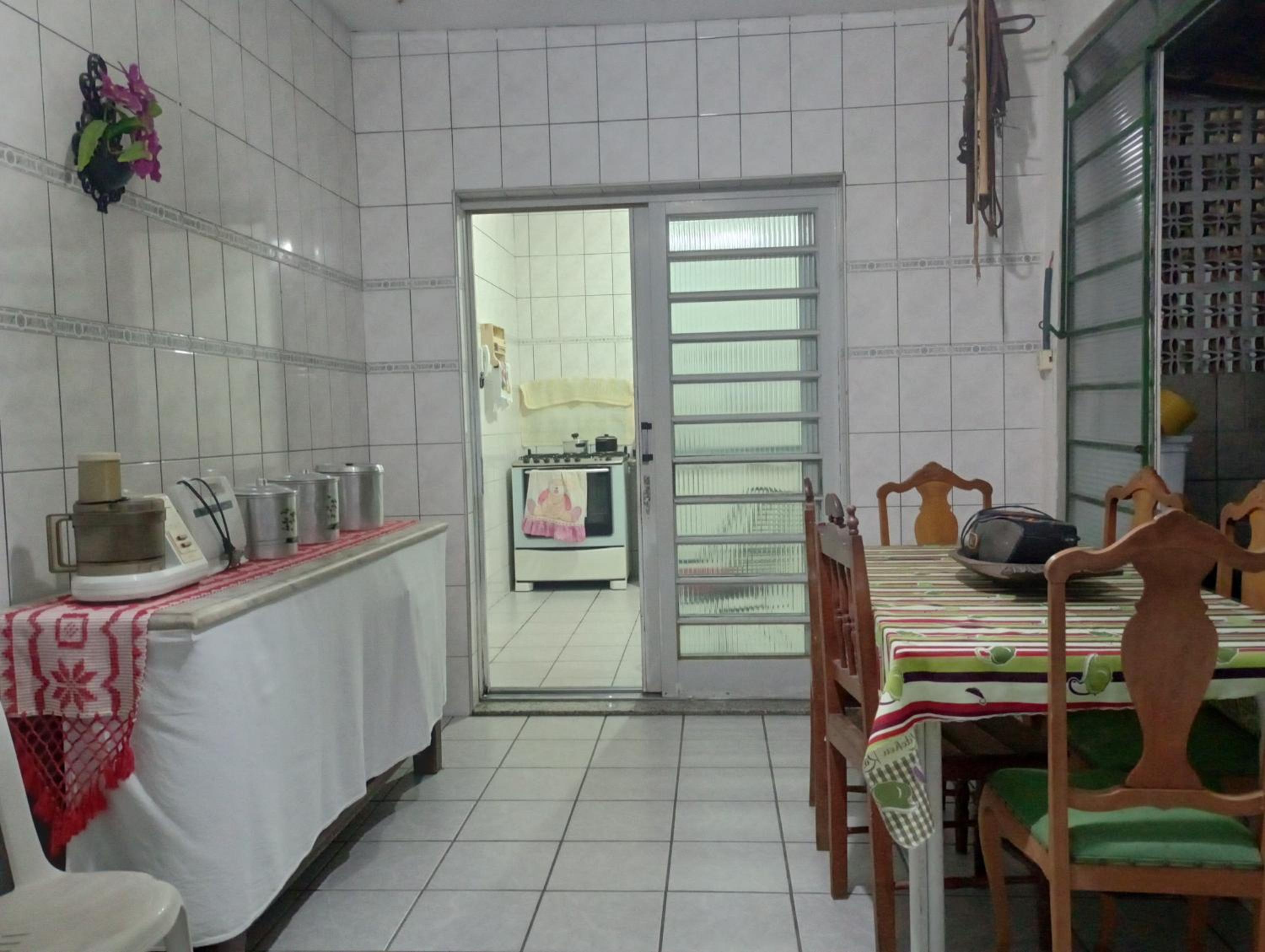 CASA com ACOMODAÇÃO para 6 PESSOAS