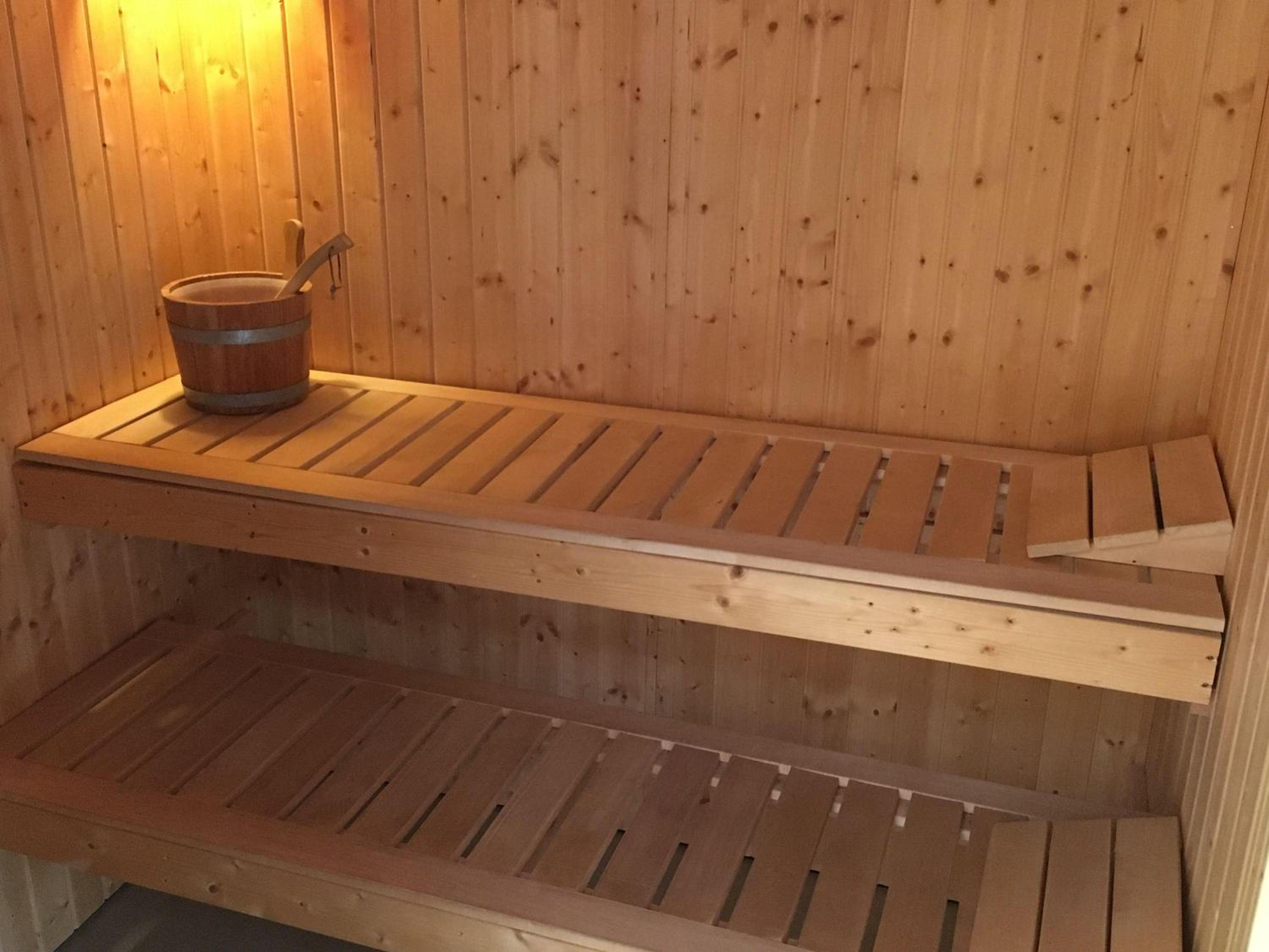 Mueritz-Ferienhaus-Wiesenblick-|-Garten-Sauna-Kamin-und-Boot-|-200-Meter-zur-Mueritz