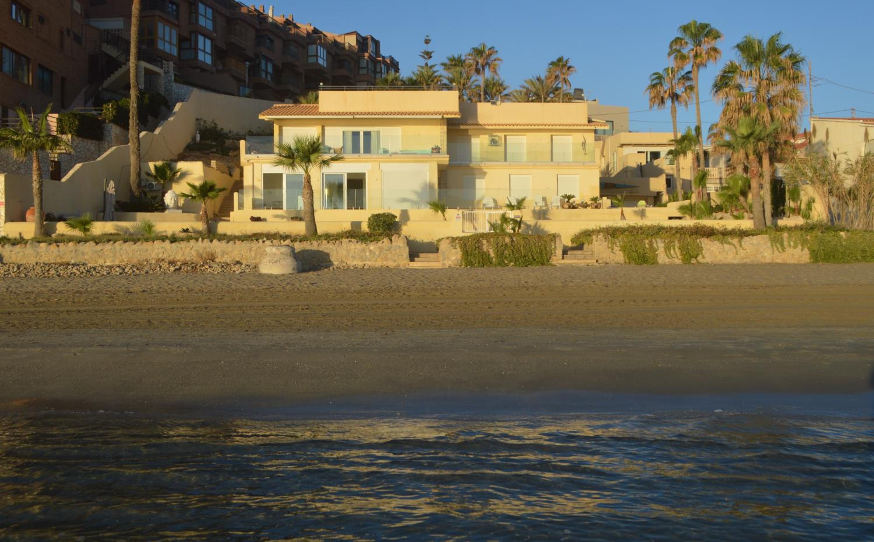 Maravilloso Apartamento AMANECER CABO a pie de playa y mar en CHALET ROQUETES photo 2