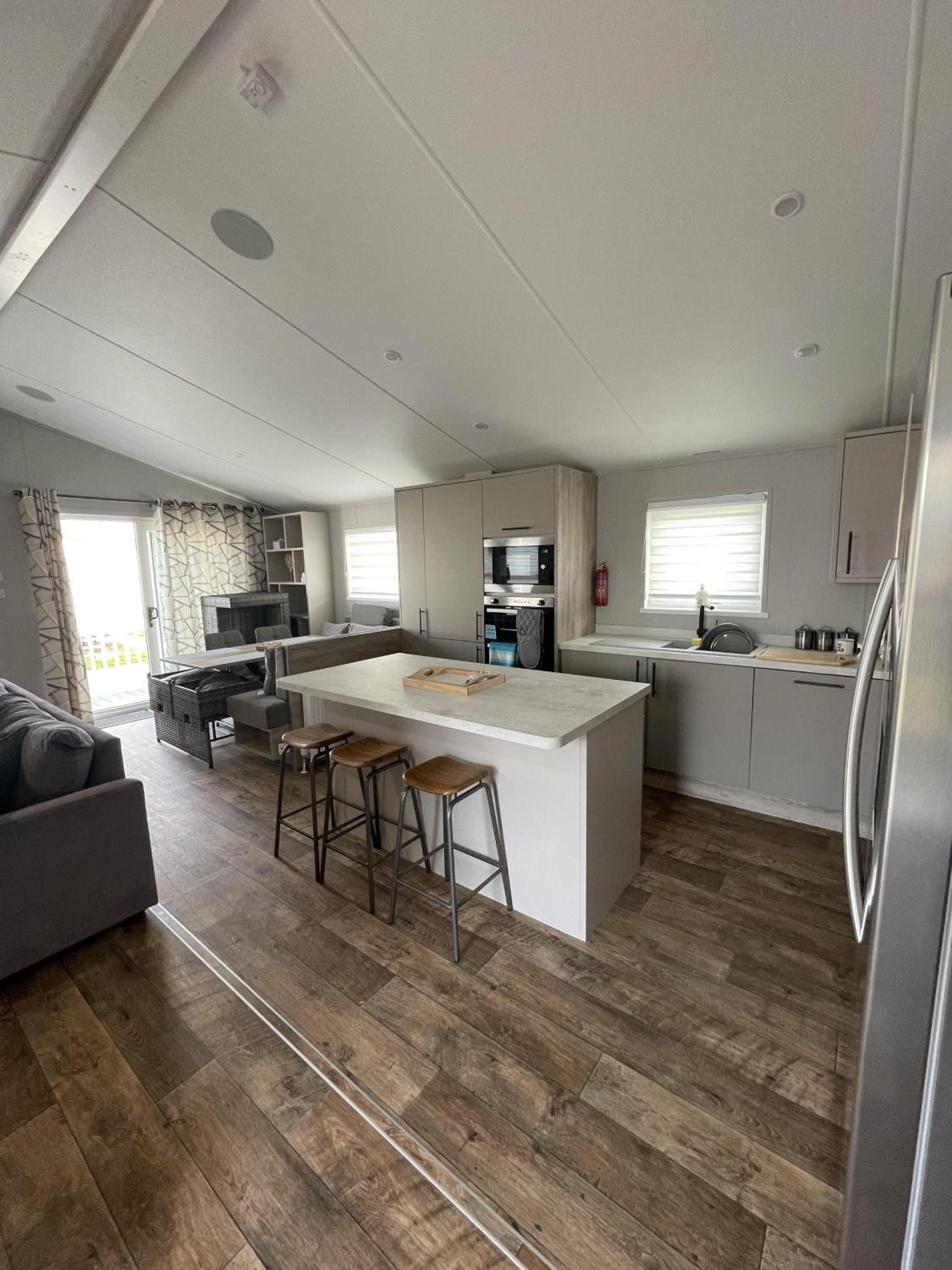 Luxury 2-Bed Lodge Sleeps 6 in Camber Sands view 4