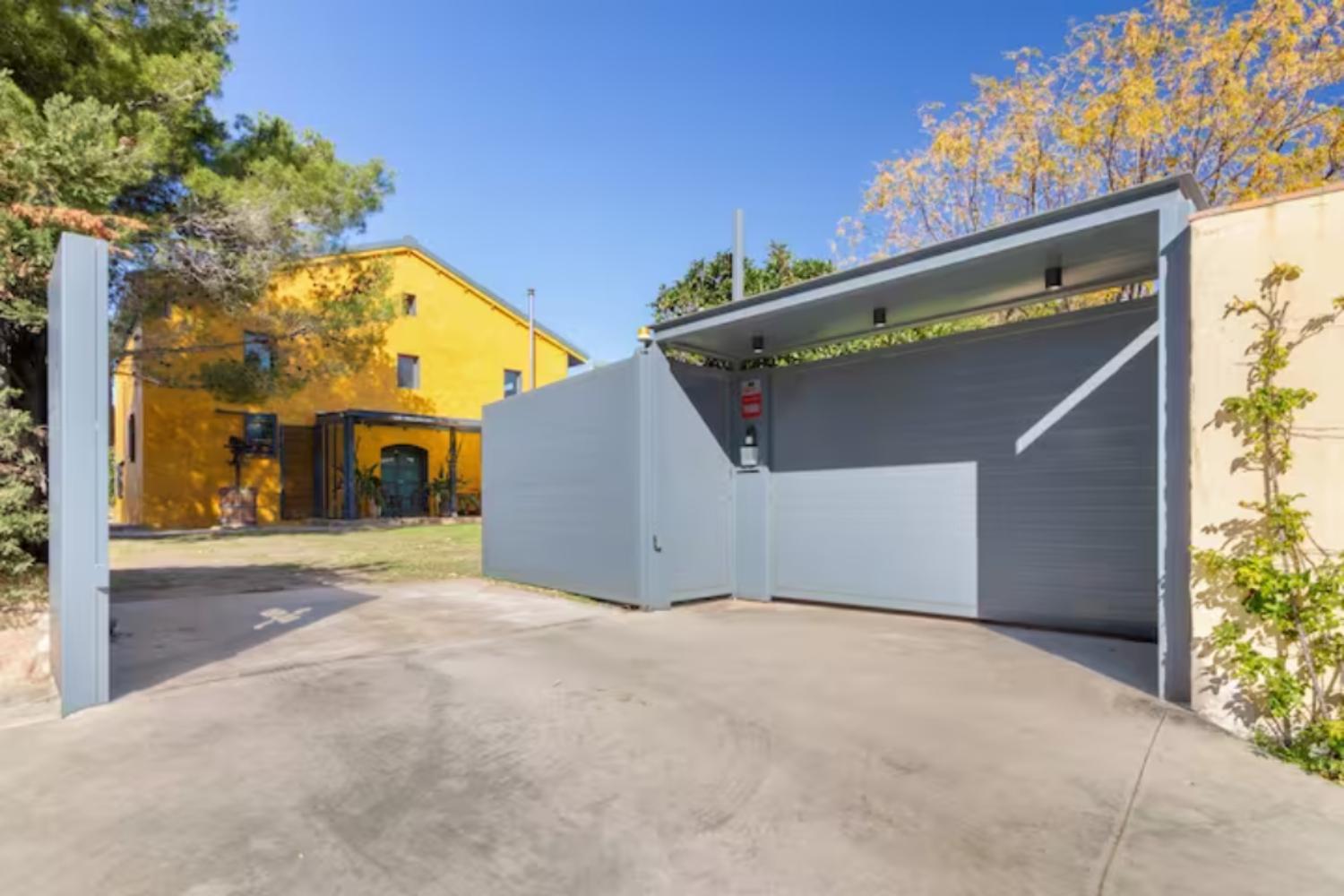 Masia Cal Sisplau, con piscina y rodeada de viñedos a 10 minutos de Vilafranca del Penedés, Barcelona ,Cataluña view 5