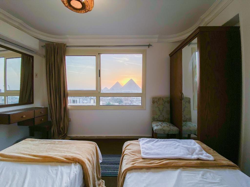 Oscar pyramids view