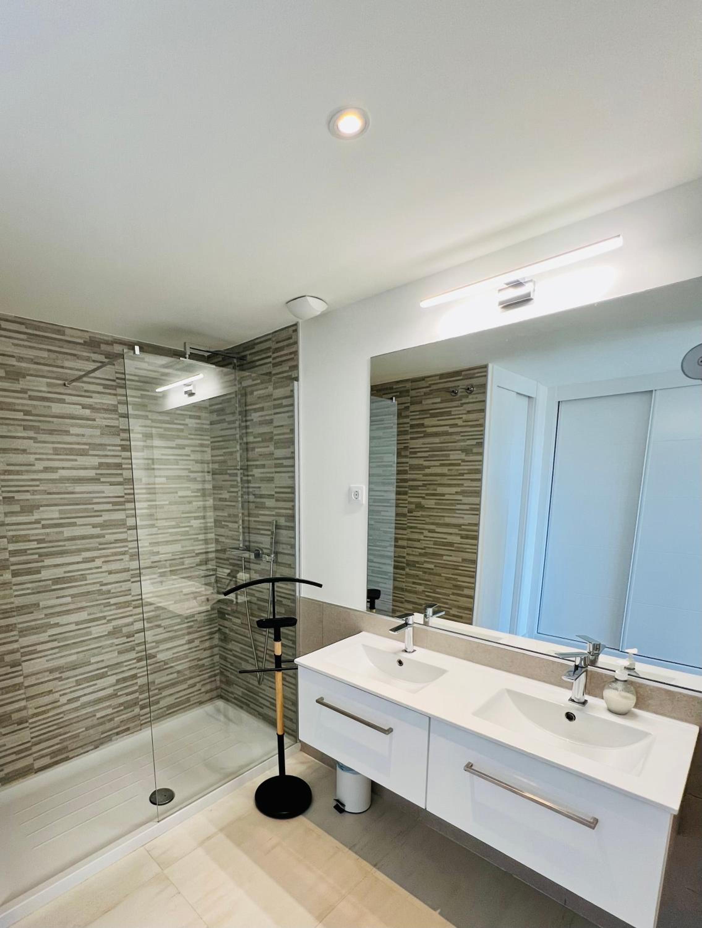 Penthouse moderne et cosy pour vos vacances accessible à pied depuis la plage