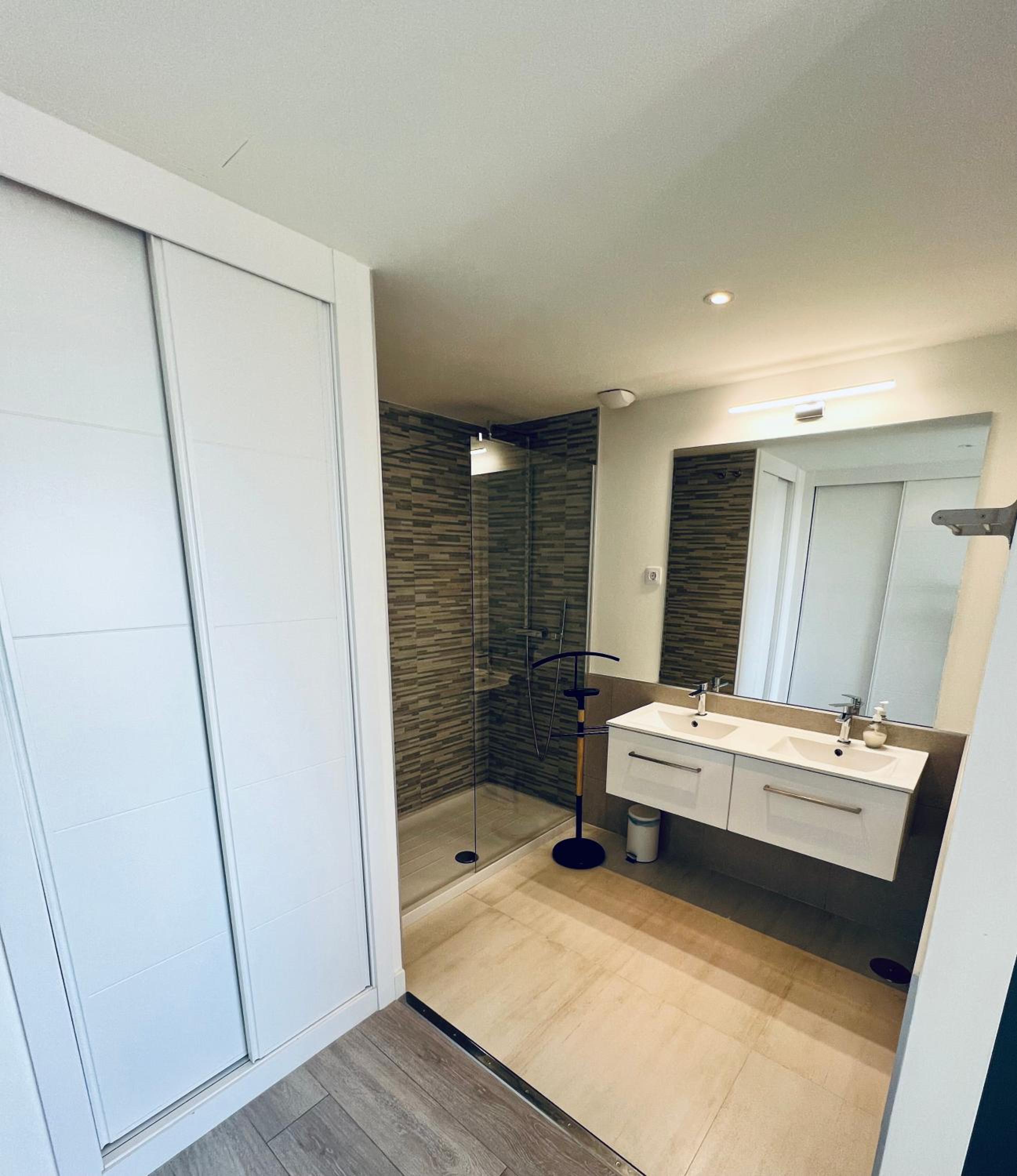 Penthouse moderne et cosy pour vos vacances accessible à pied depuis la plage