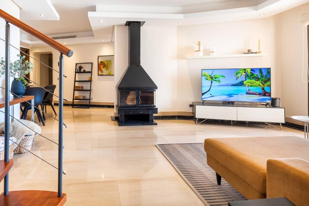 Beachside Luxury Penthouse with Private Pool