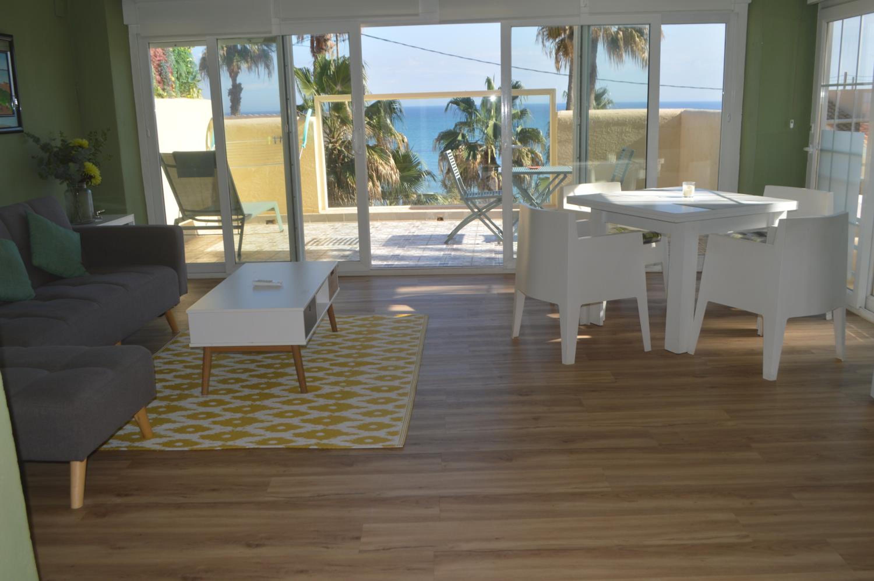 Espectacular Suite Privada a pie de playa y mar en CHALET ROQUETES