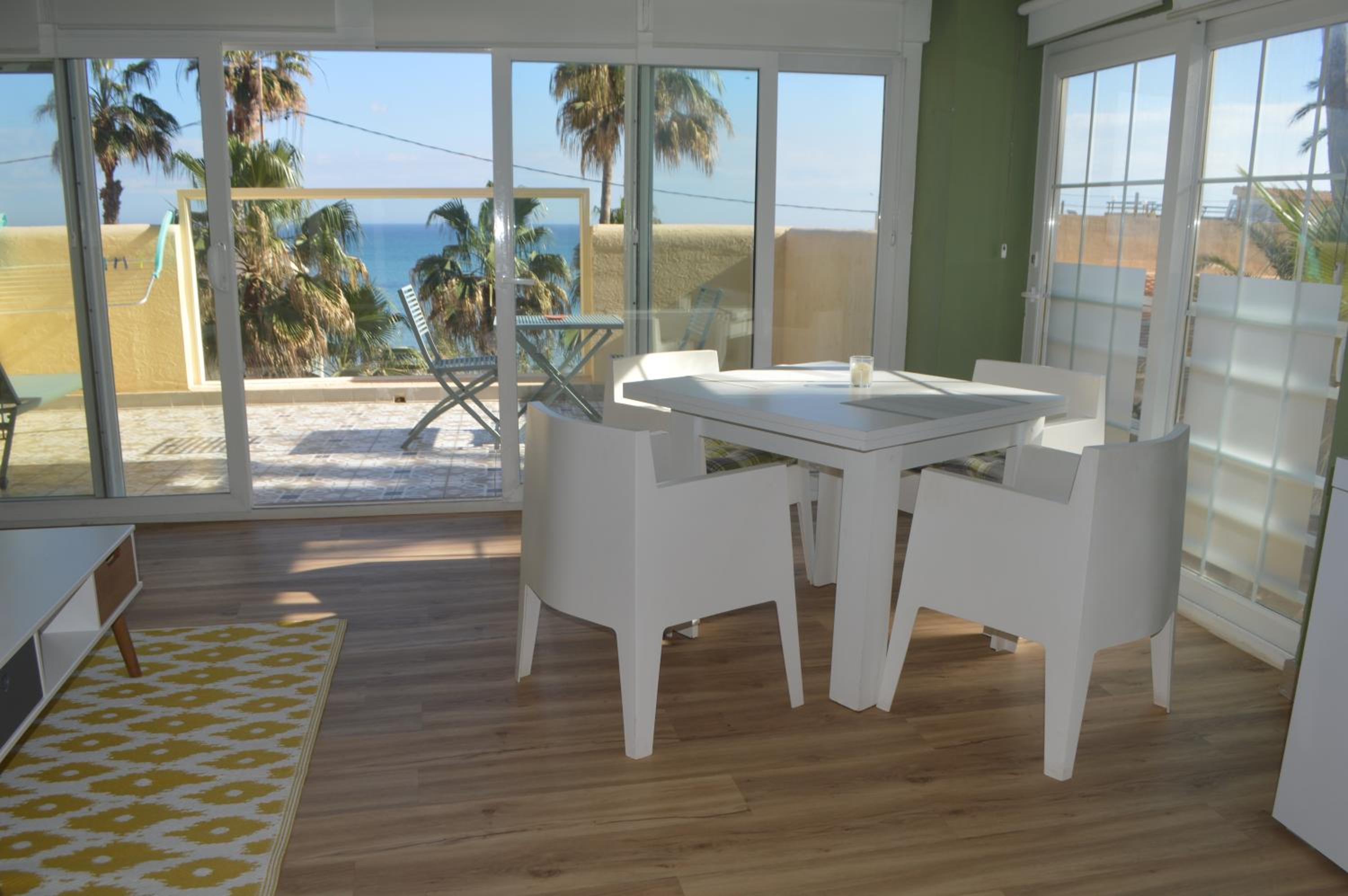 Espectacular Suite Privada a pie de playa y mar en CHALET ROQUETES