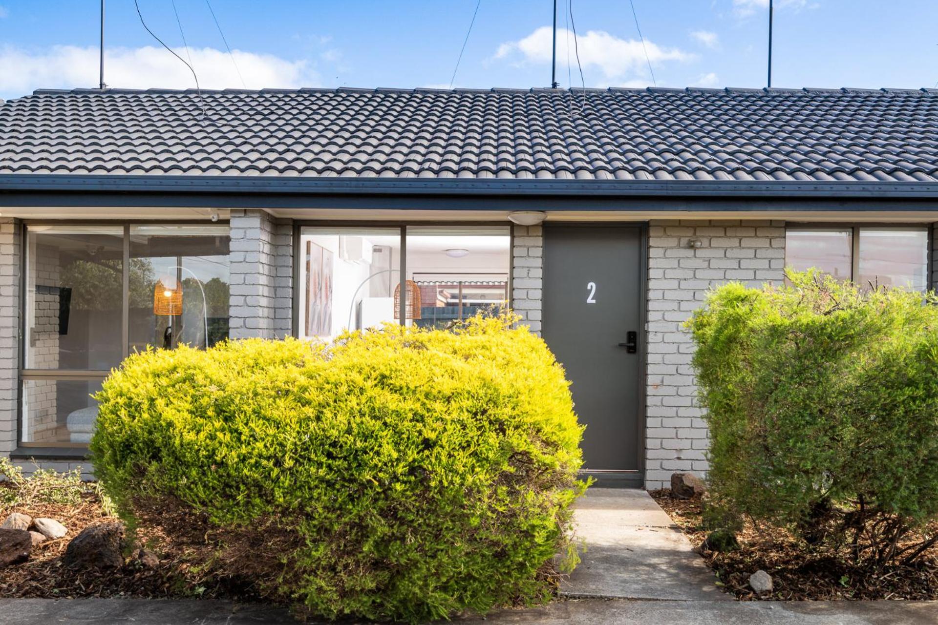 Wilson Executive by Geelong Short & Long Stays