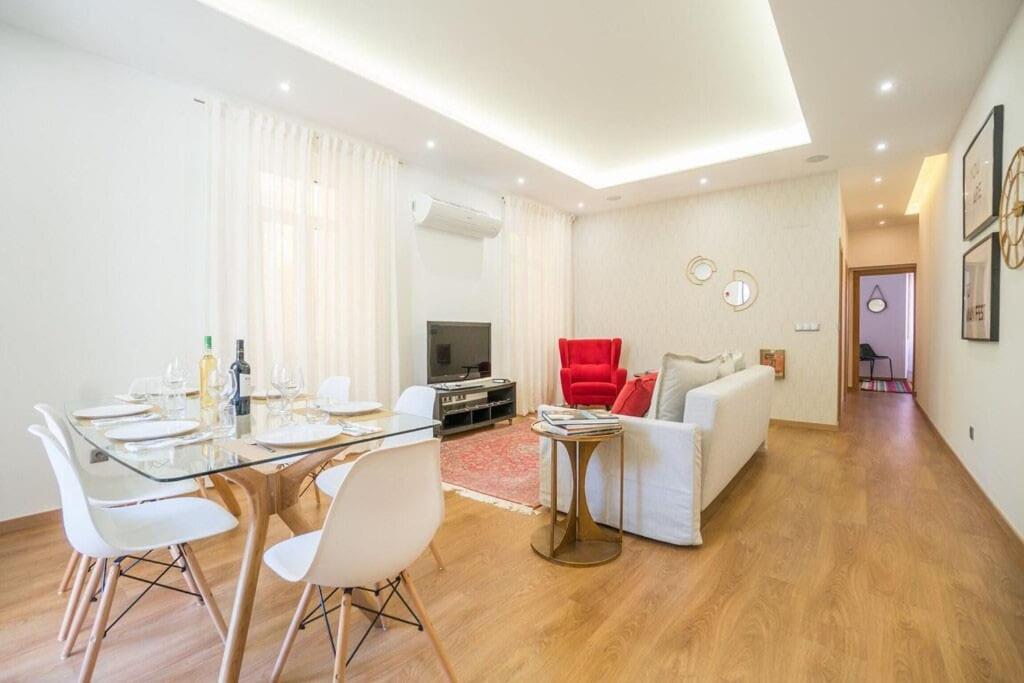 Lisbon Lapa Flat w/ Patio view 5