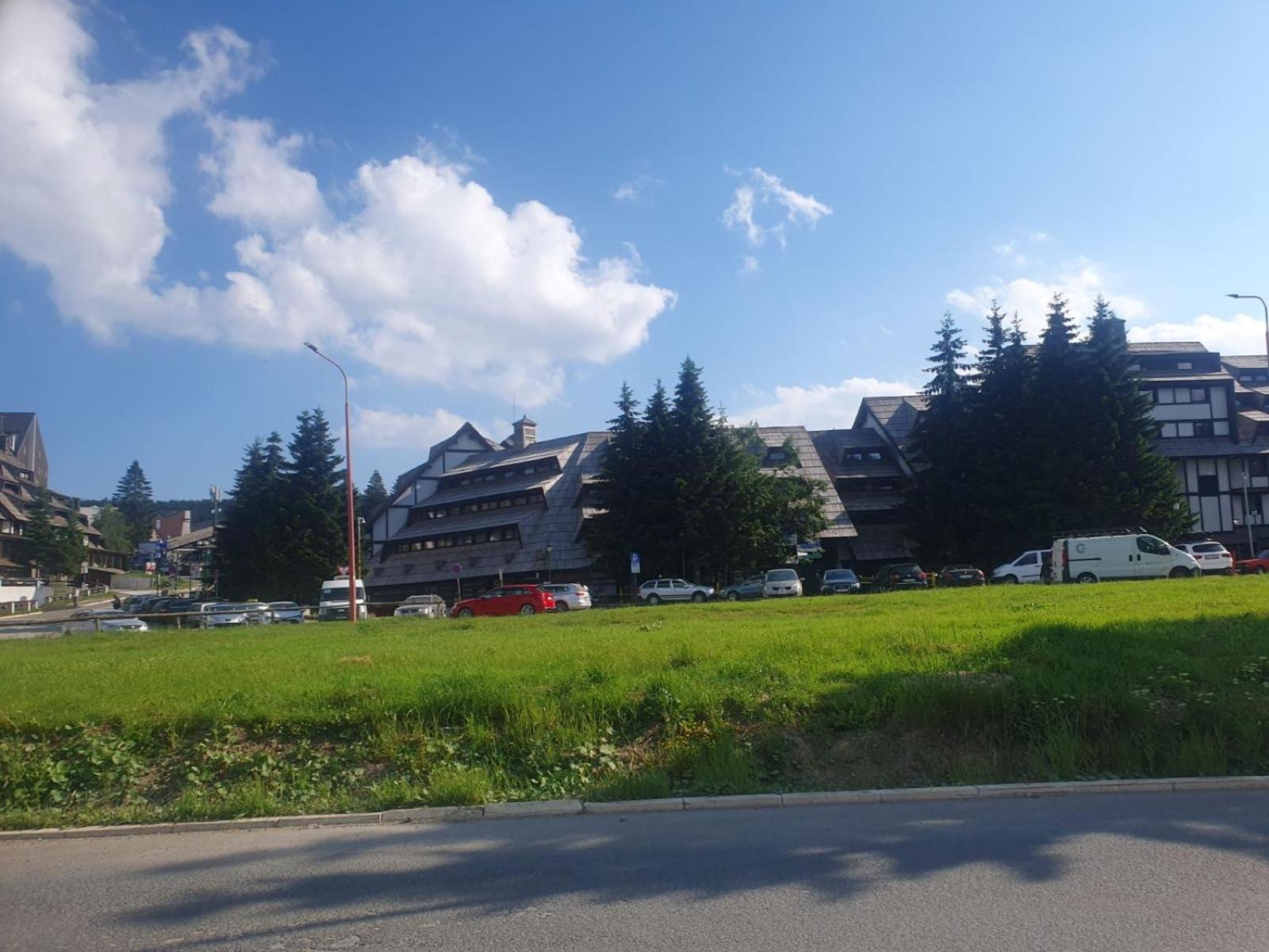 Photo 10
