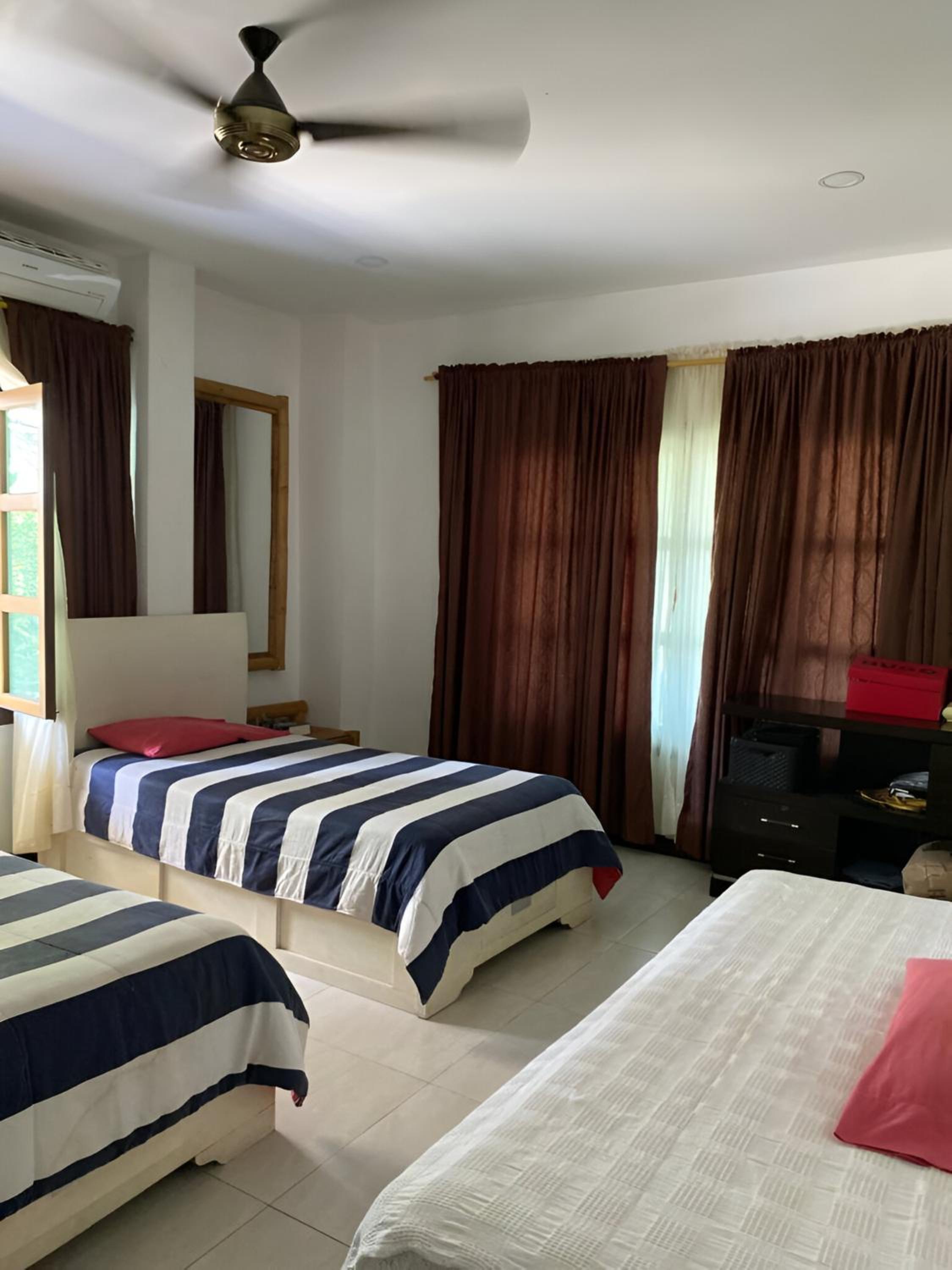 El Hotel De La Tía