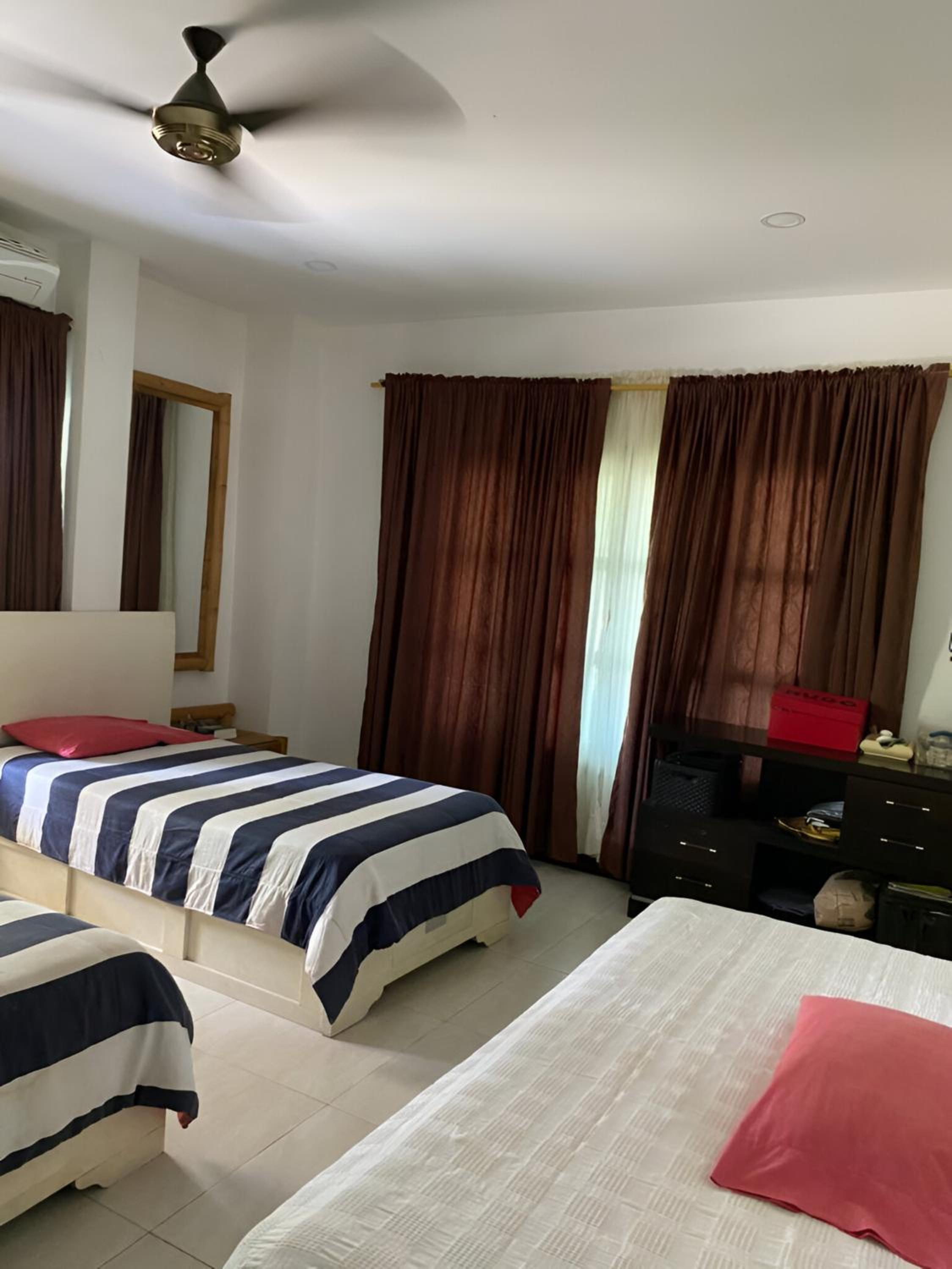 El Hotel De La Tía