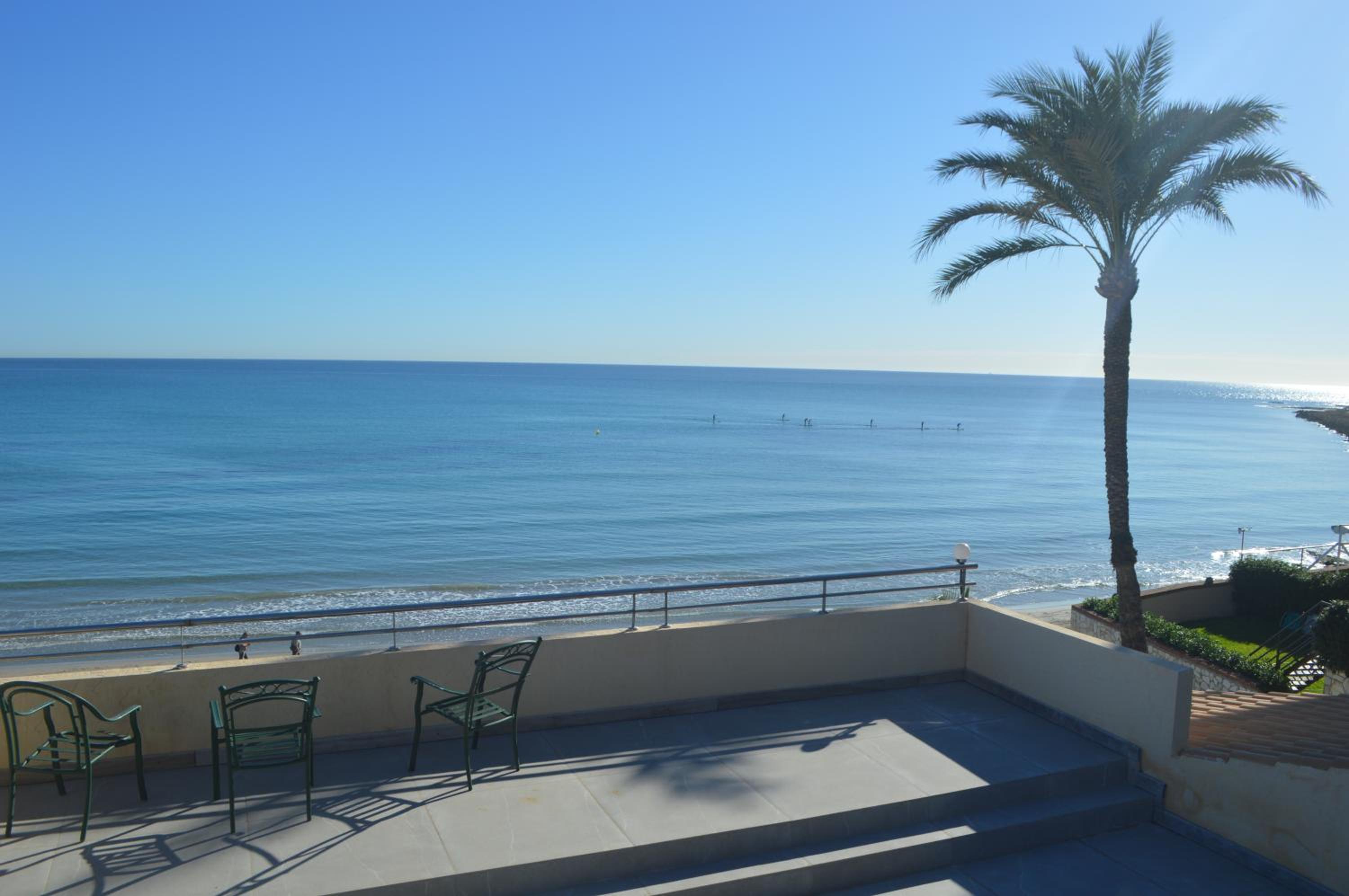 Espectacular Suite Privada a pie de playa y mar en CHALET ROQUETES
