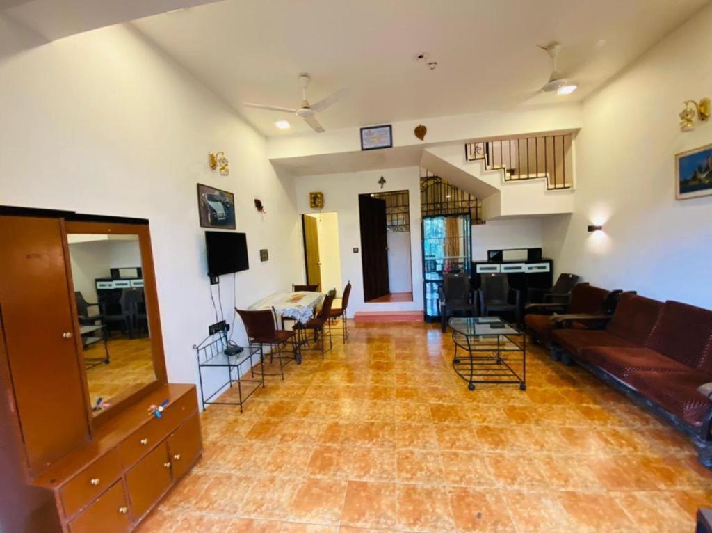 Ivy Pearl Houses Row House No 3 (4 BHK) with Common Pool