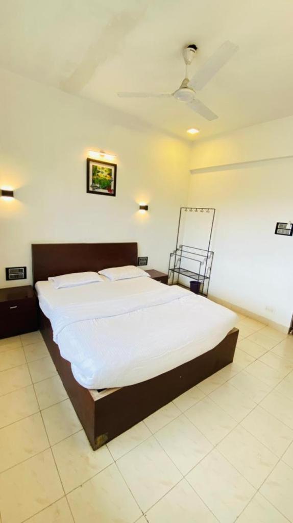 Ivy Pearl Houses Row House No 3 (4 BHK) with Common Pool