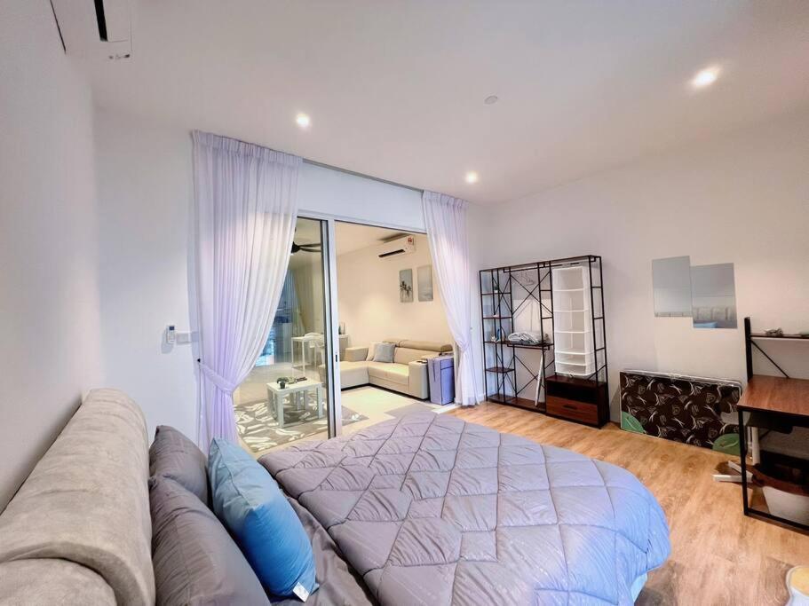 Quill Residence @ Near LRT, Monorail & Quill CityMall