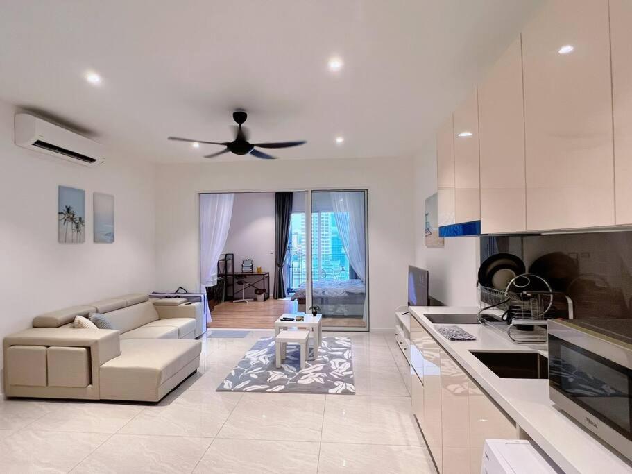 Quill Residence @ Near LRT, Monorail & Quill CityMall