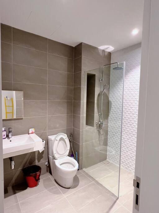 Quill Residence @ Near LRT, Monorail & Quill CityMall