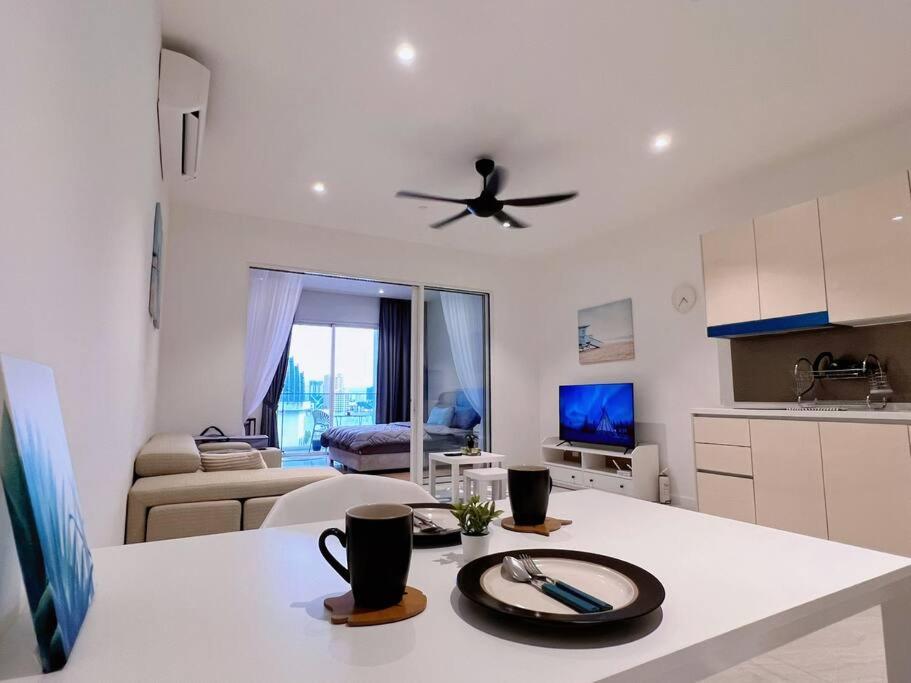 Quill Residence @ Near LRT, Monorail & Quill CityMall