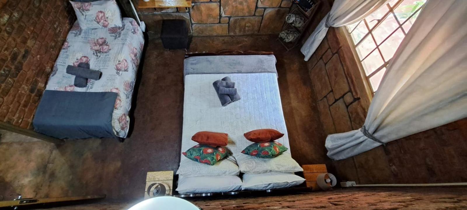 5 Sleeper Bushcamp Chalet Hartbeespoort view 4