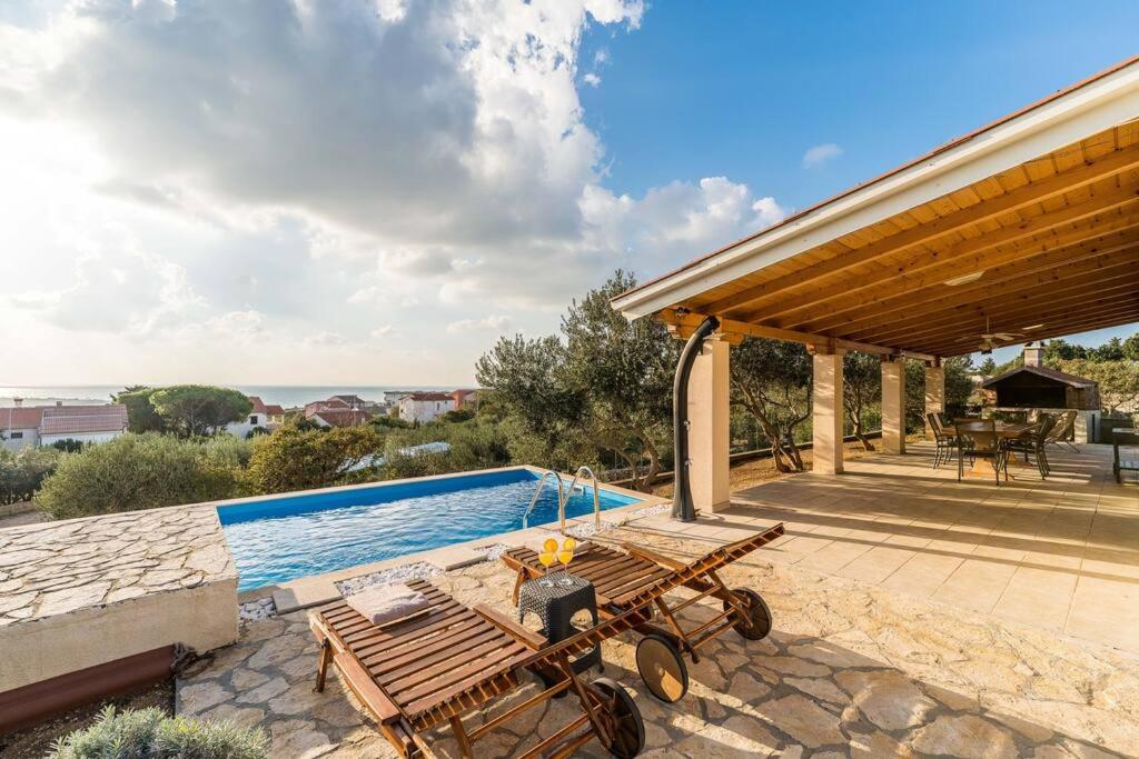 Olive hills house with private pool view 4