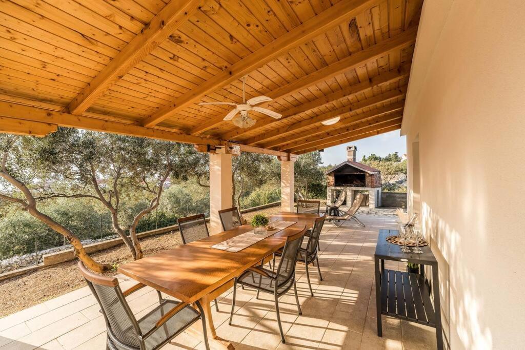 Olive hills house with private pool view 5