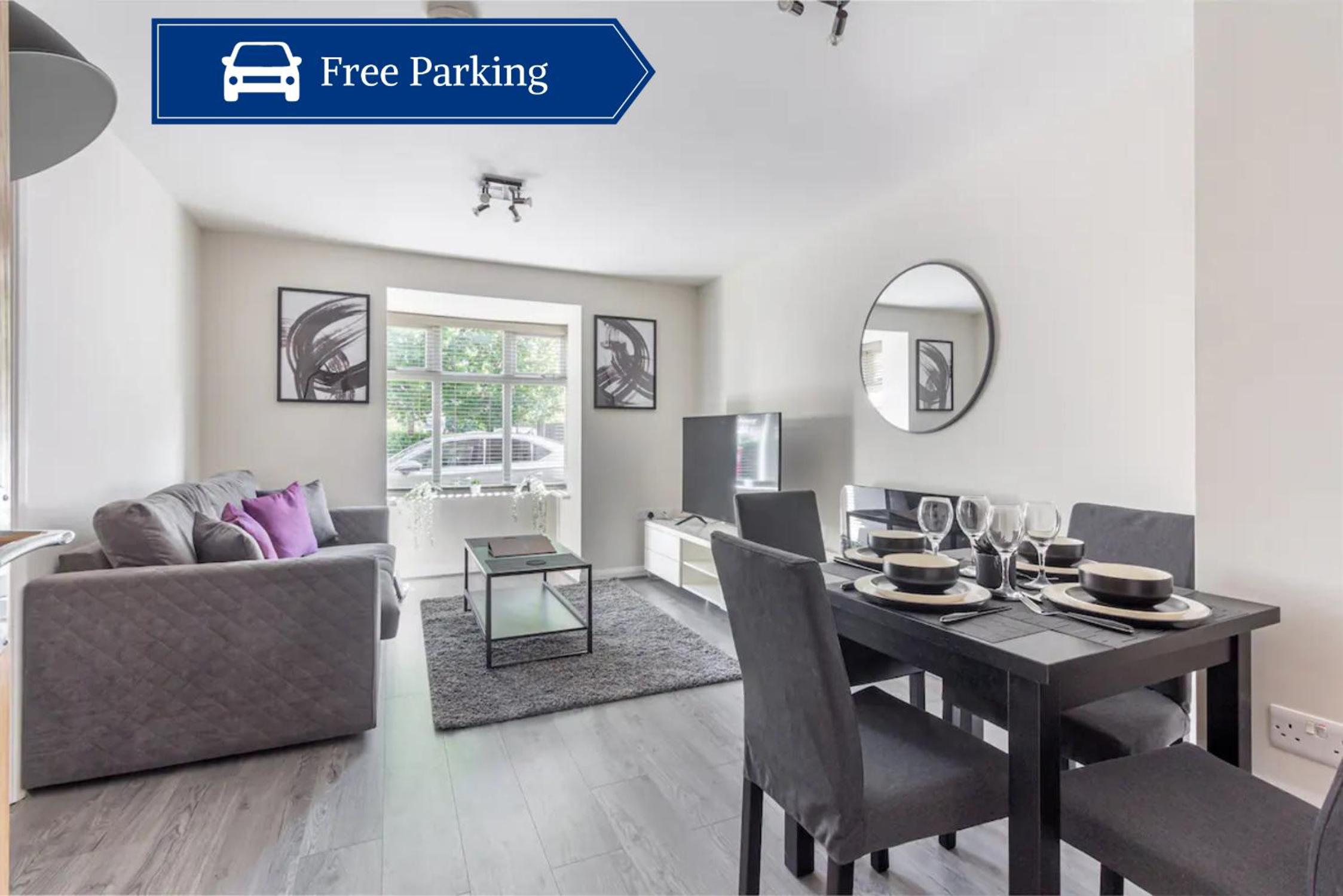 Lovely 2bed Apt in Redditch, Free Wi-Fi & Parking view 3