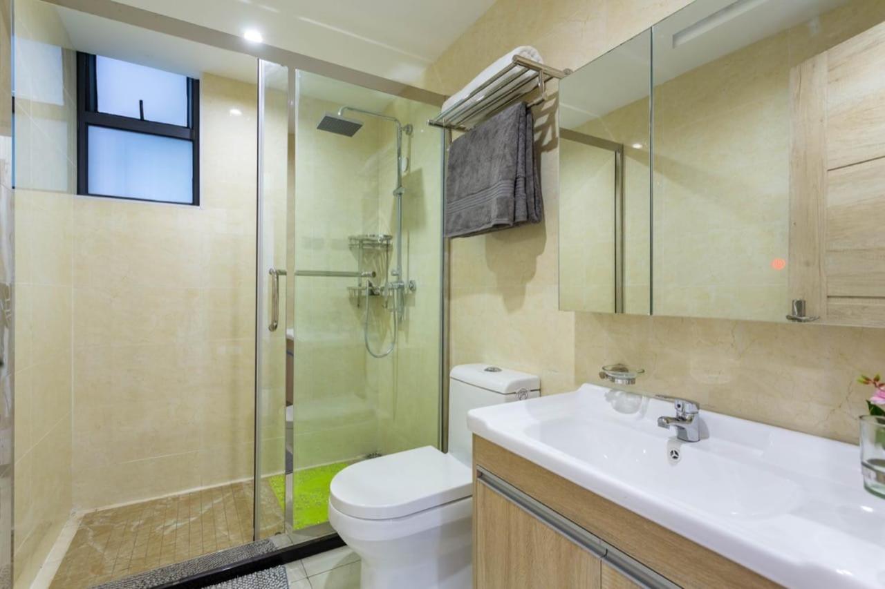 Lux Suites Urban Oasis Apartment photo 5