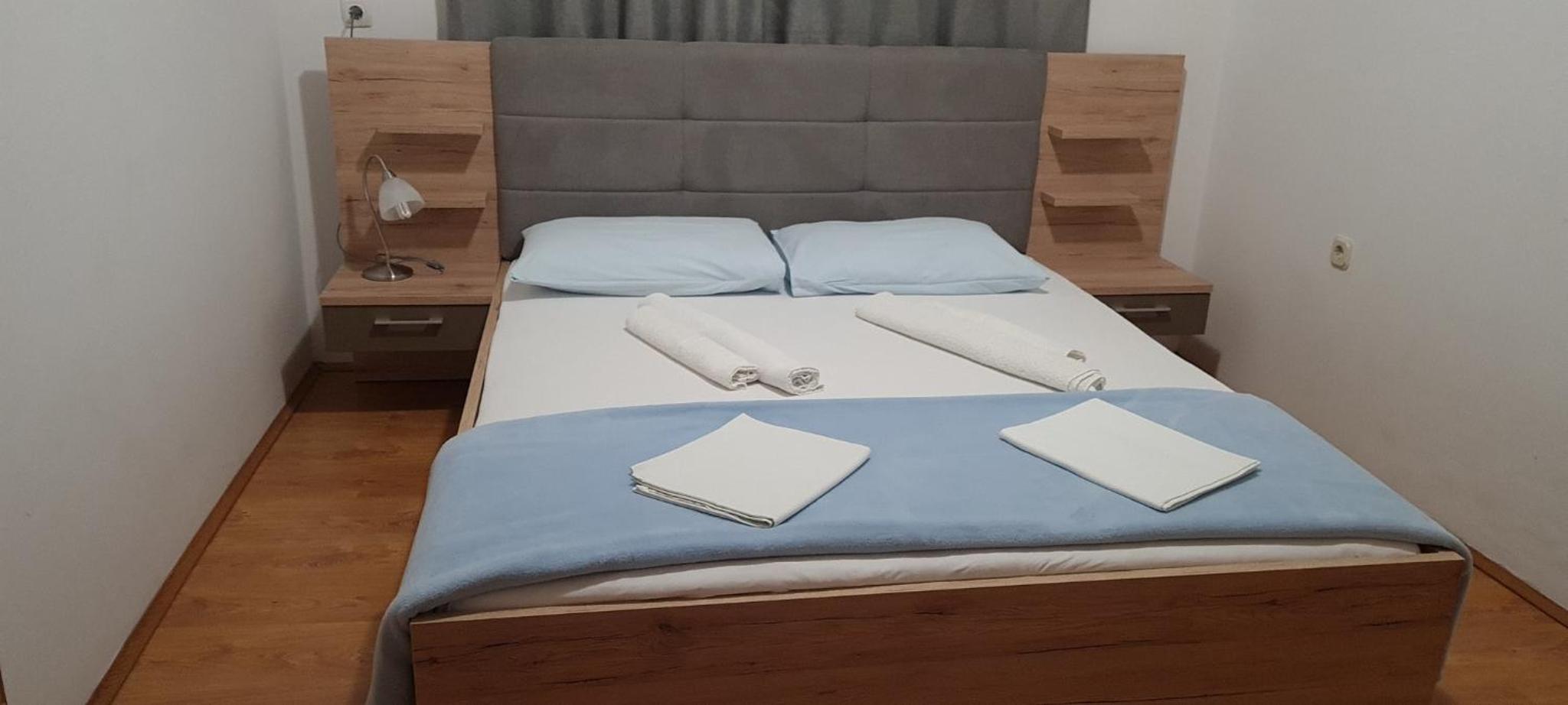 Apartments Dinko