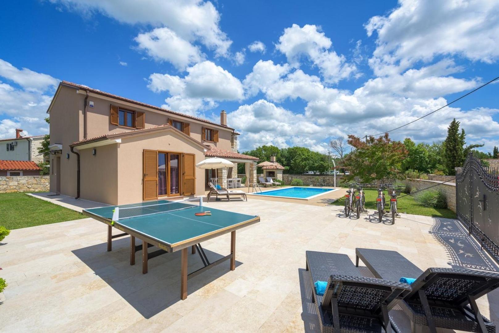 Villa Neo view 2