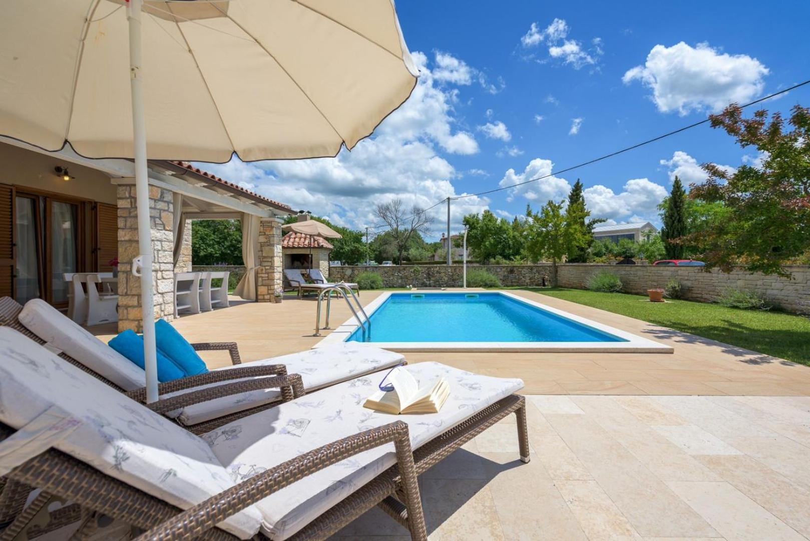 Villa Neo view 4